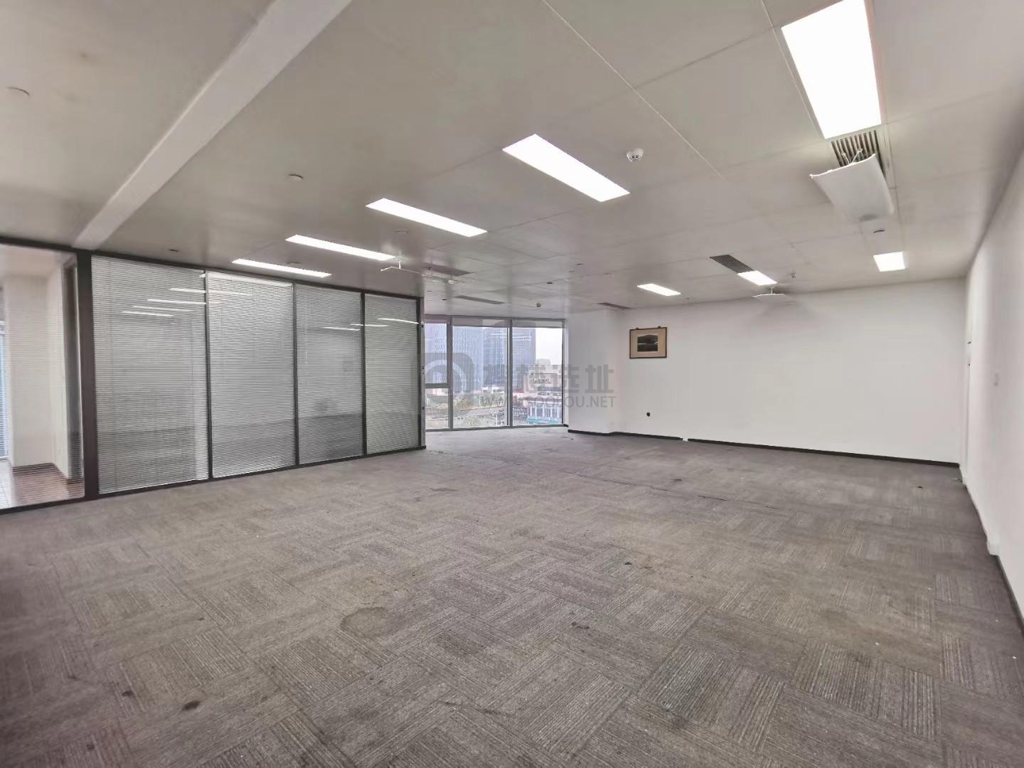 世茂城品面积255平