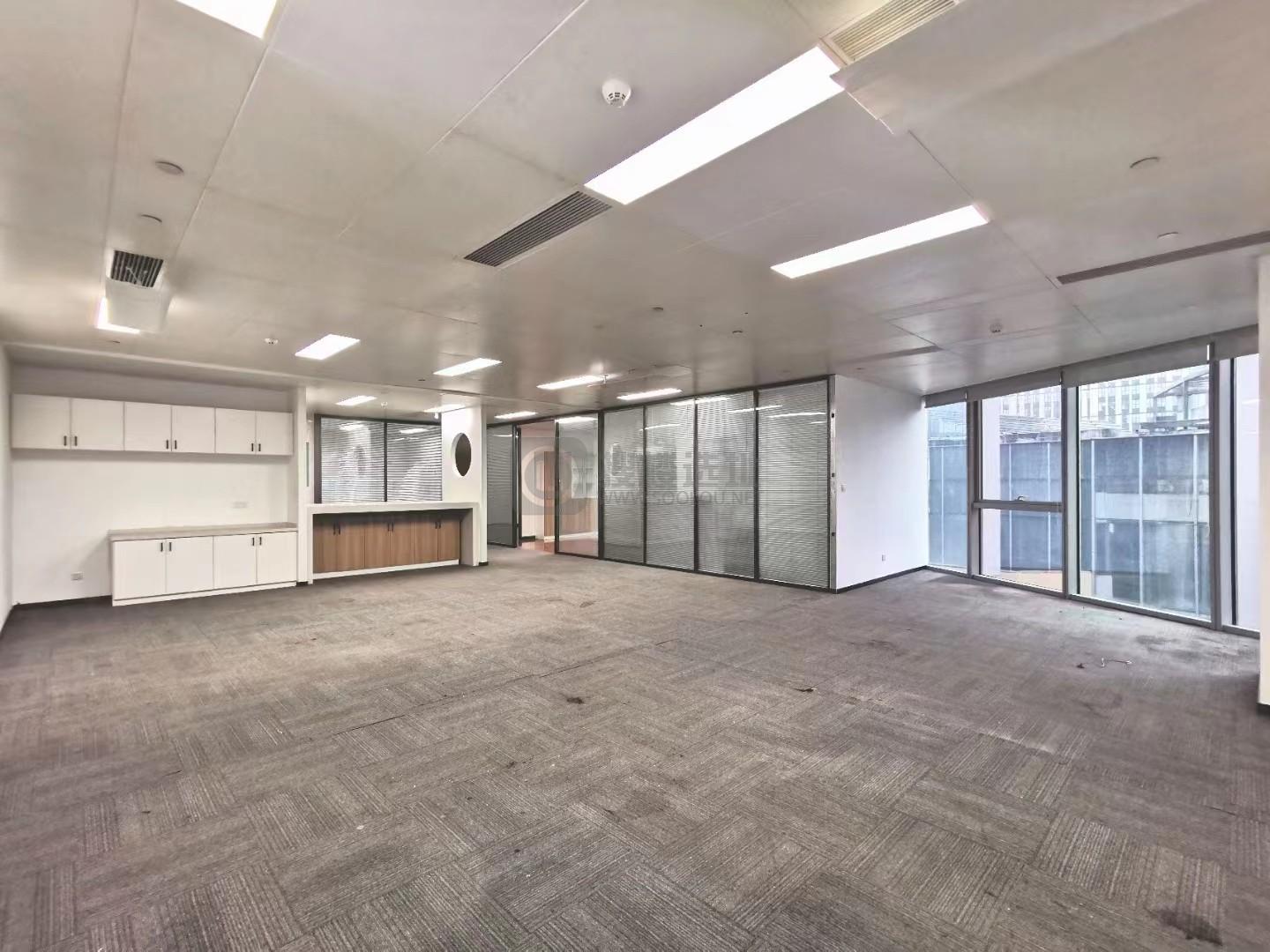 世茂城品面积255平