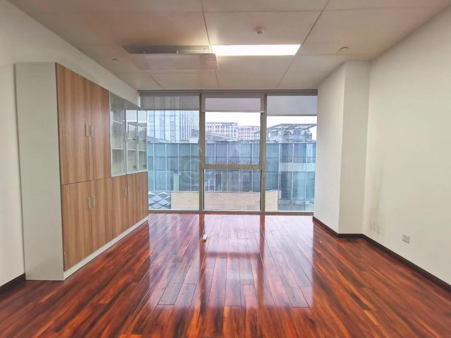 世茂城品面积255平