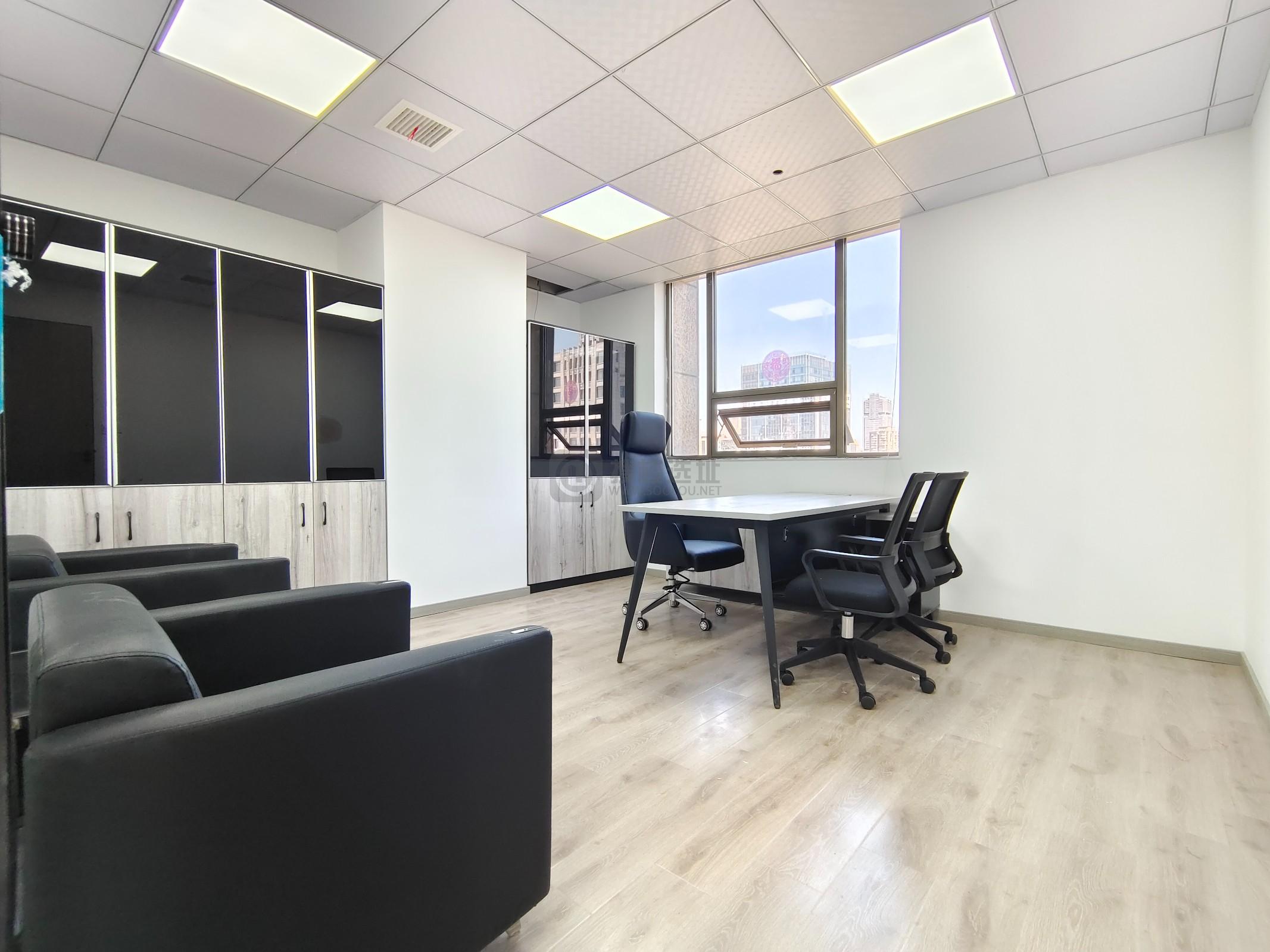 华泰证券大厦面积135平