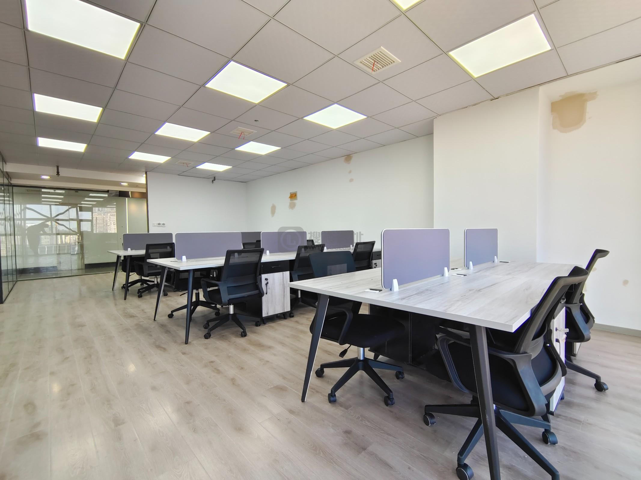 华泰证券大厦面积135平