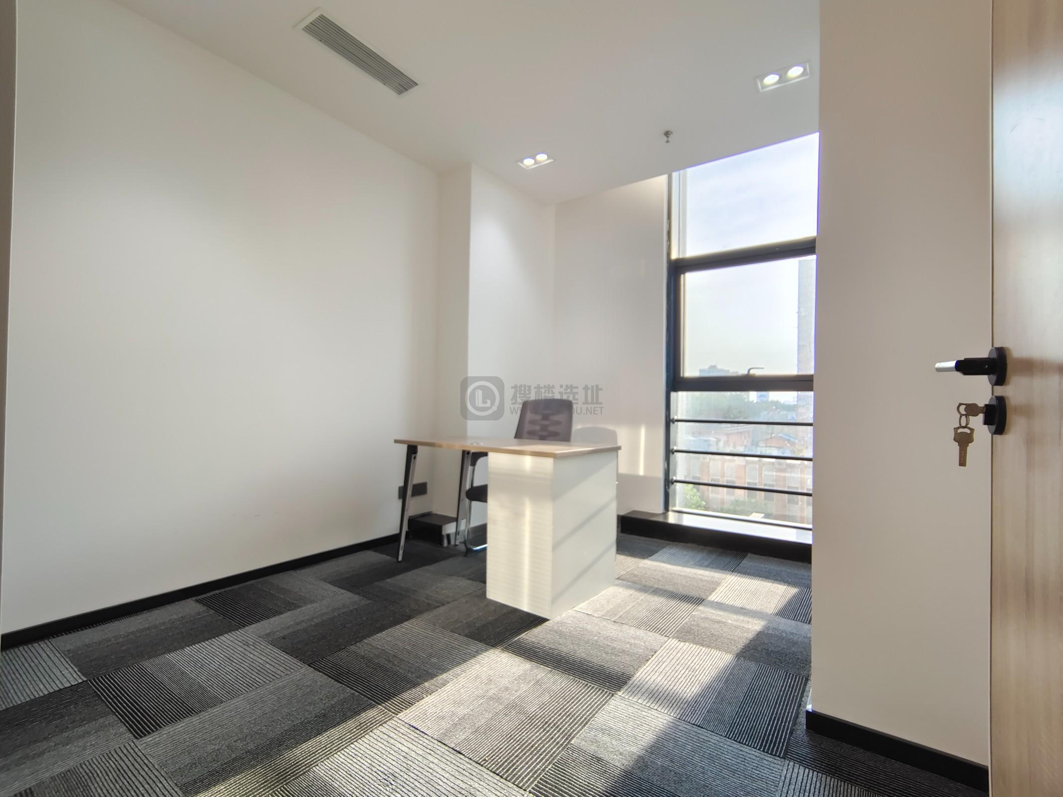 凤凰和睿大厦面积246平