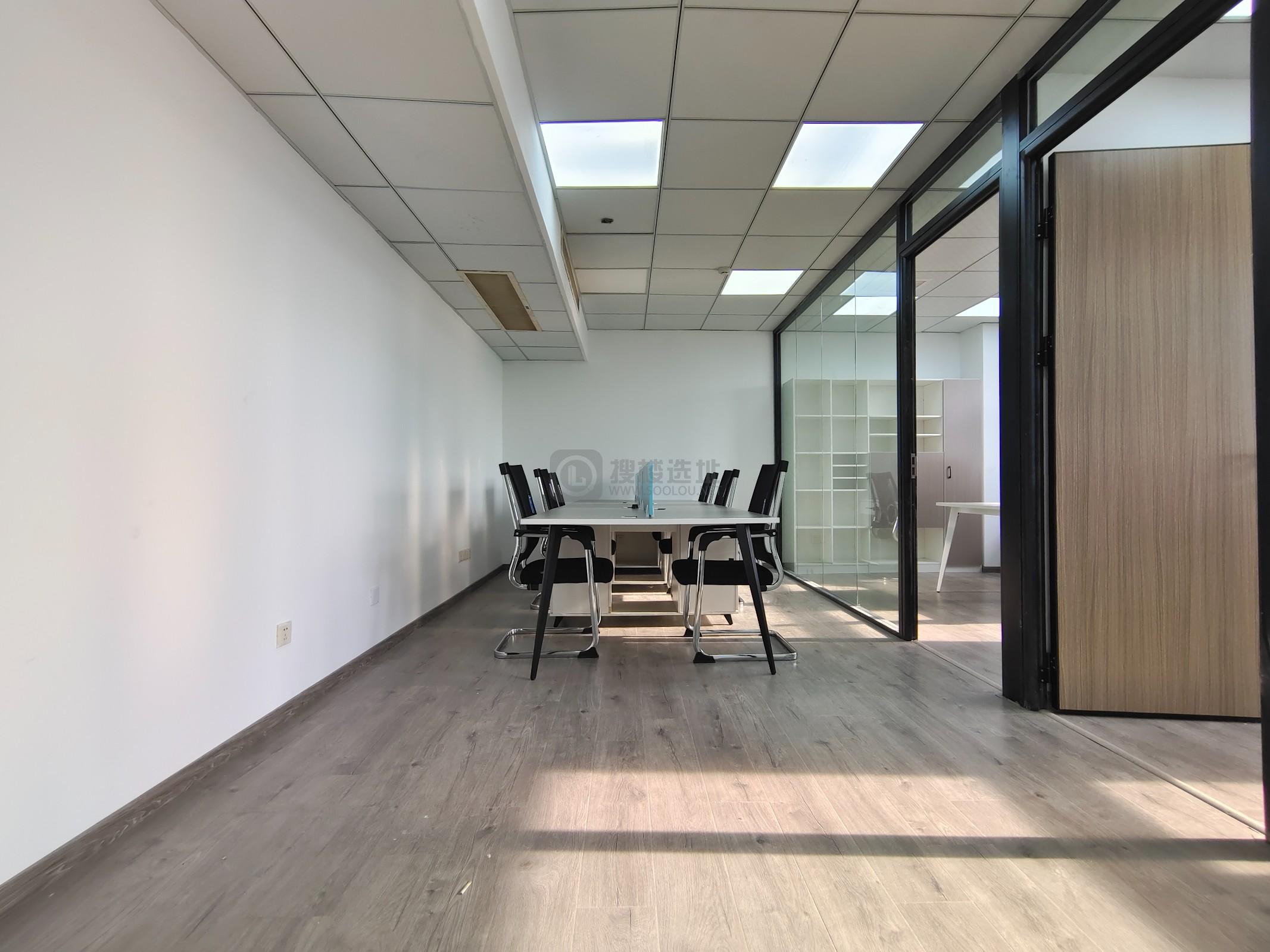 华泰证券大厦面积81平