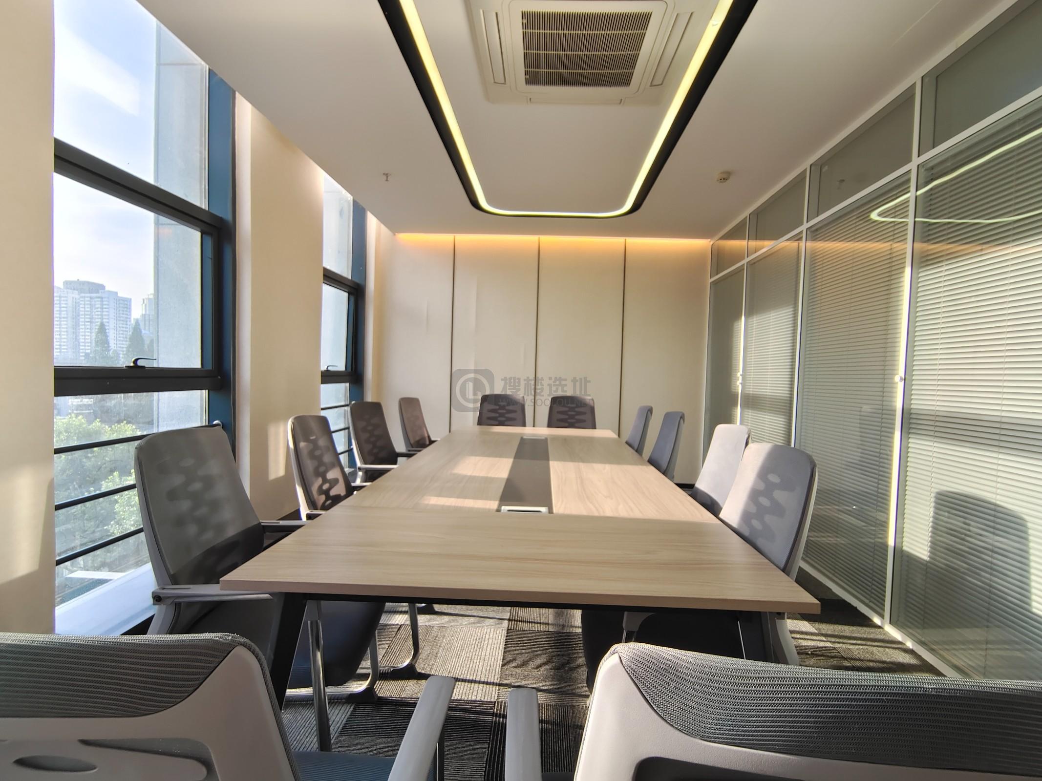 凤凰和睿大厦面积246平