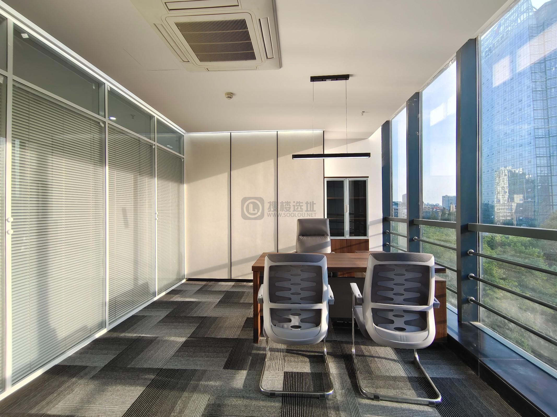 凤凰和睿大厦面积246平