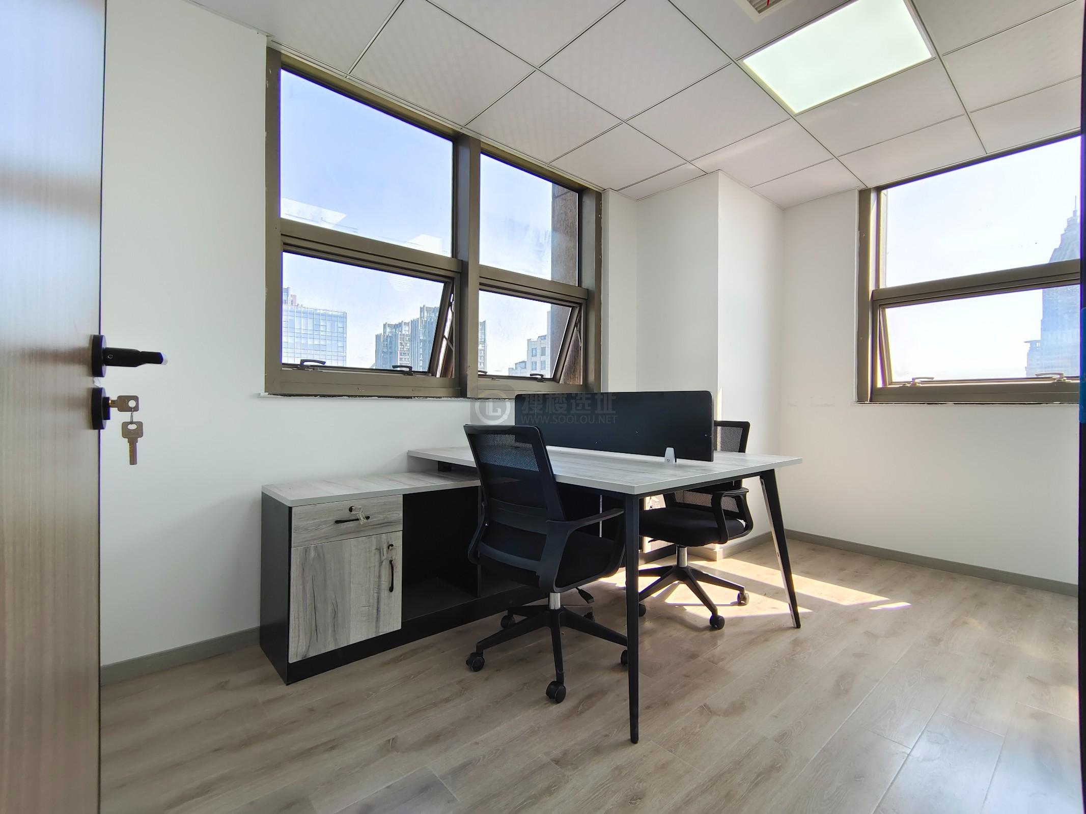 华泰证券大厦面积135平