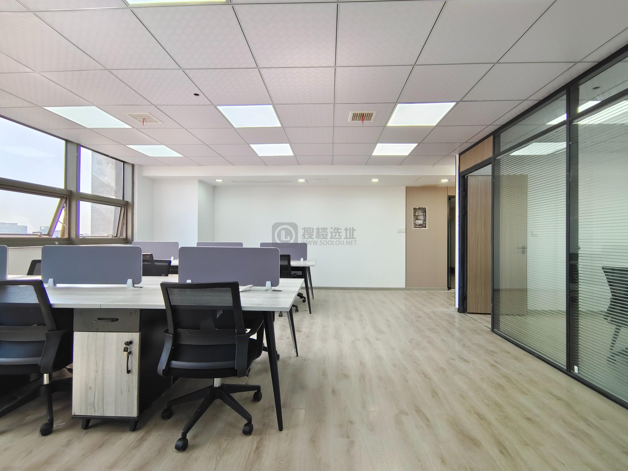 华泰证券大厦面积135平