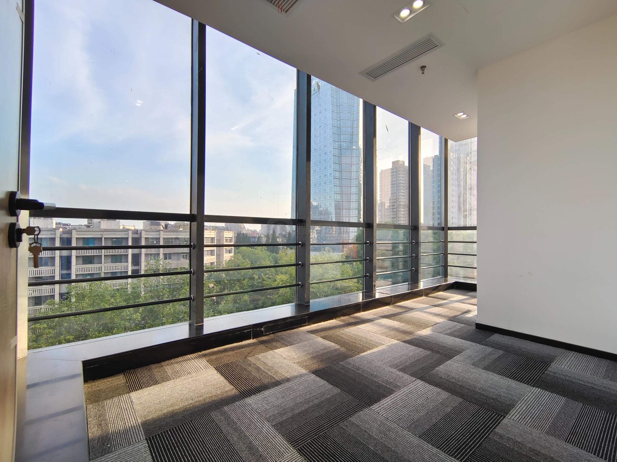 凤凰和睿大厦面积246平