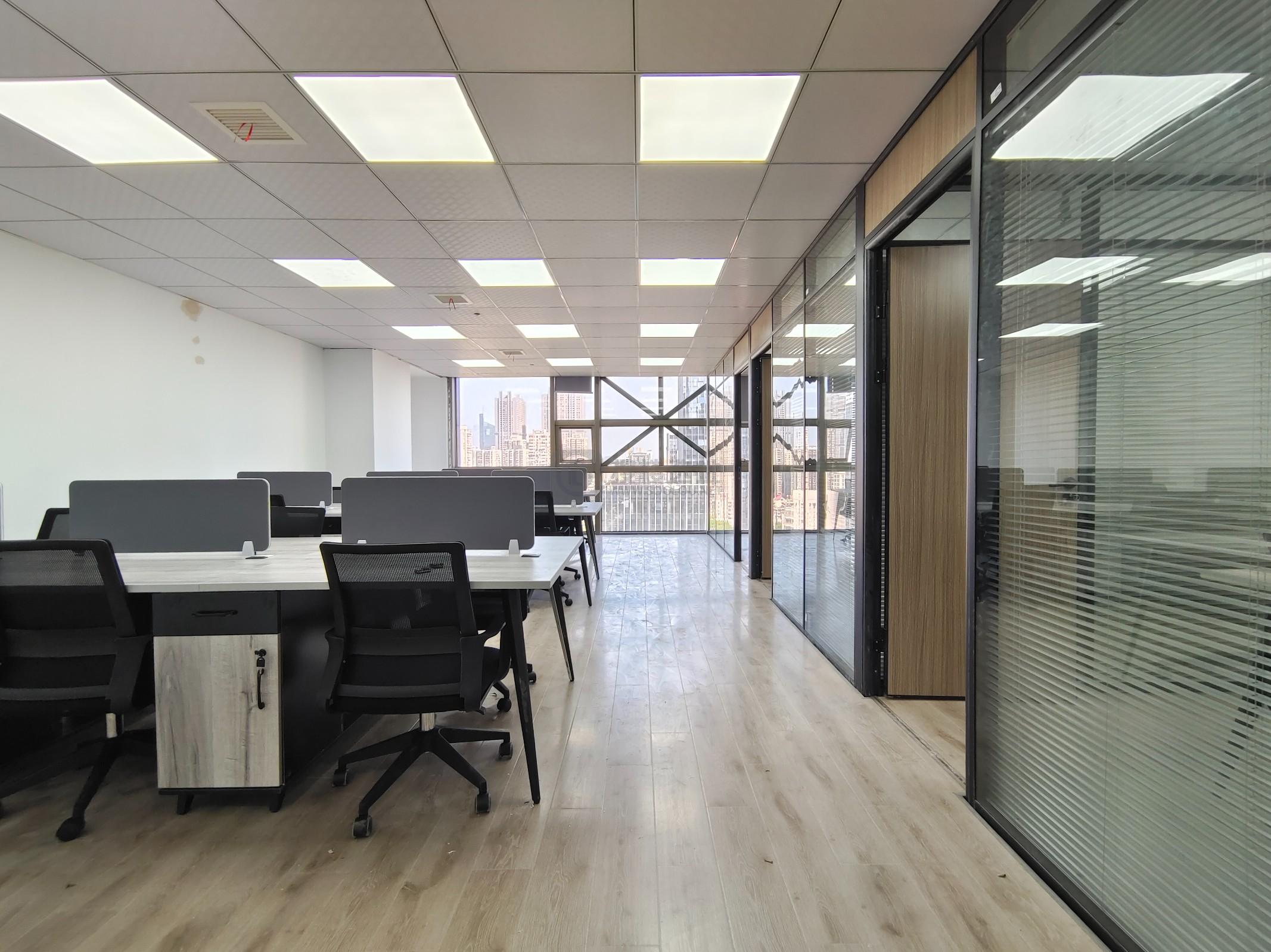 华泰证券大厦面积135平