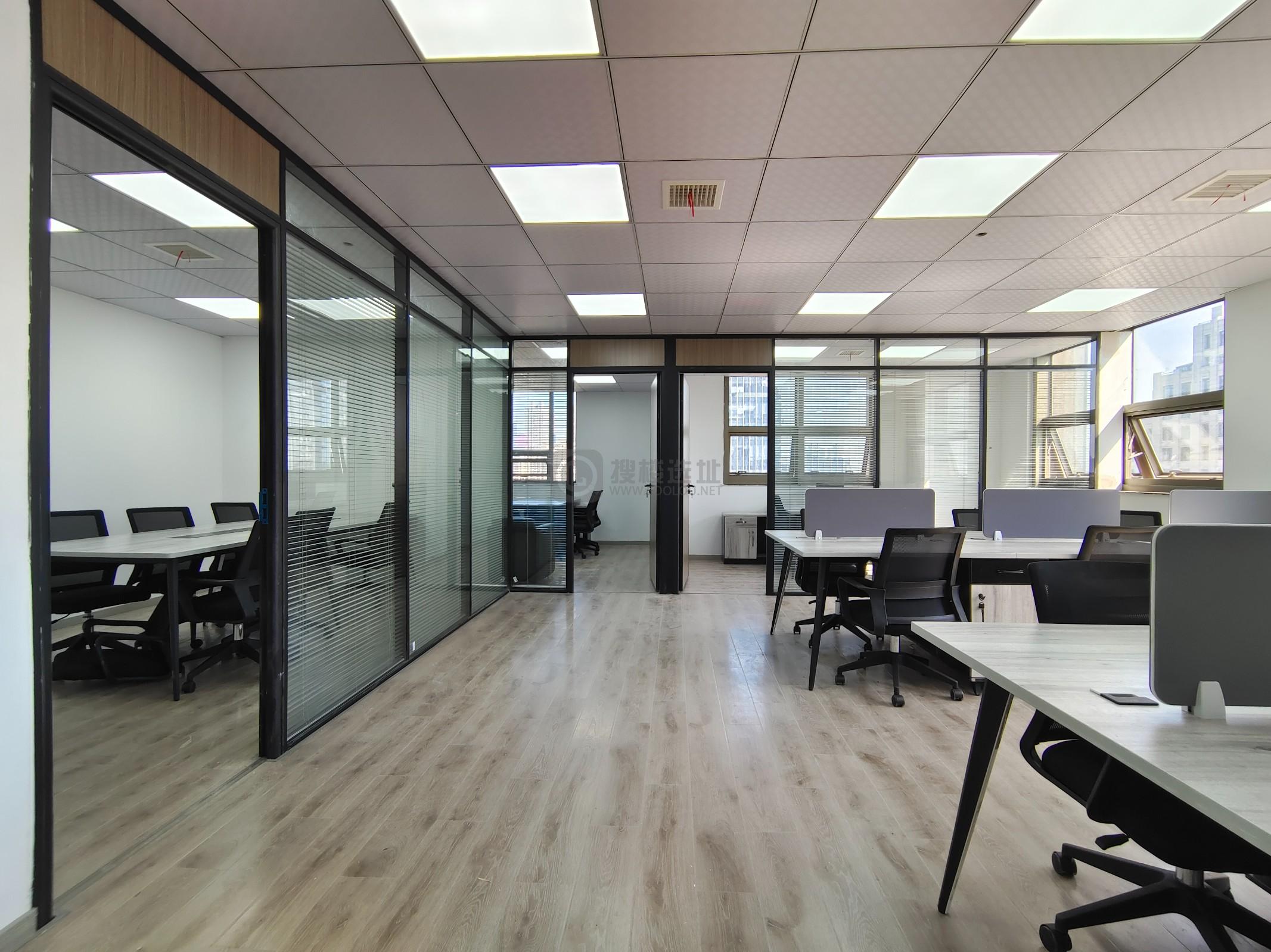 华泰证券大厦面积135