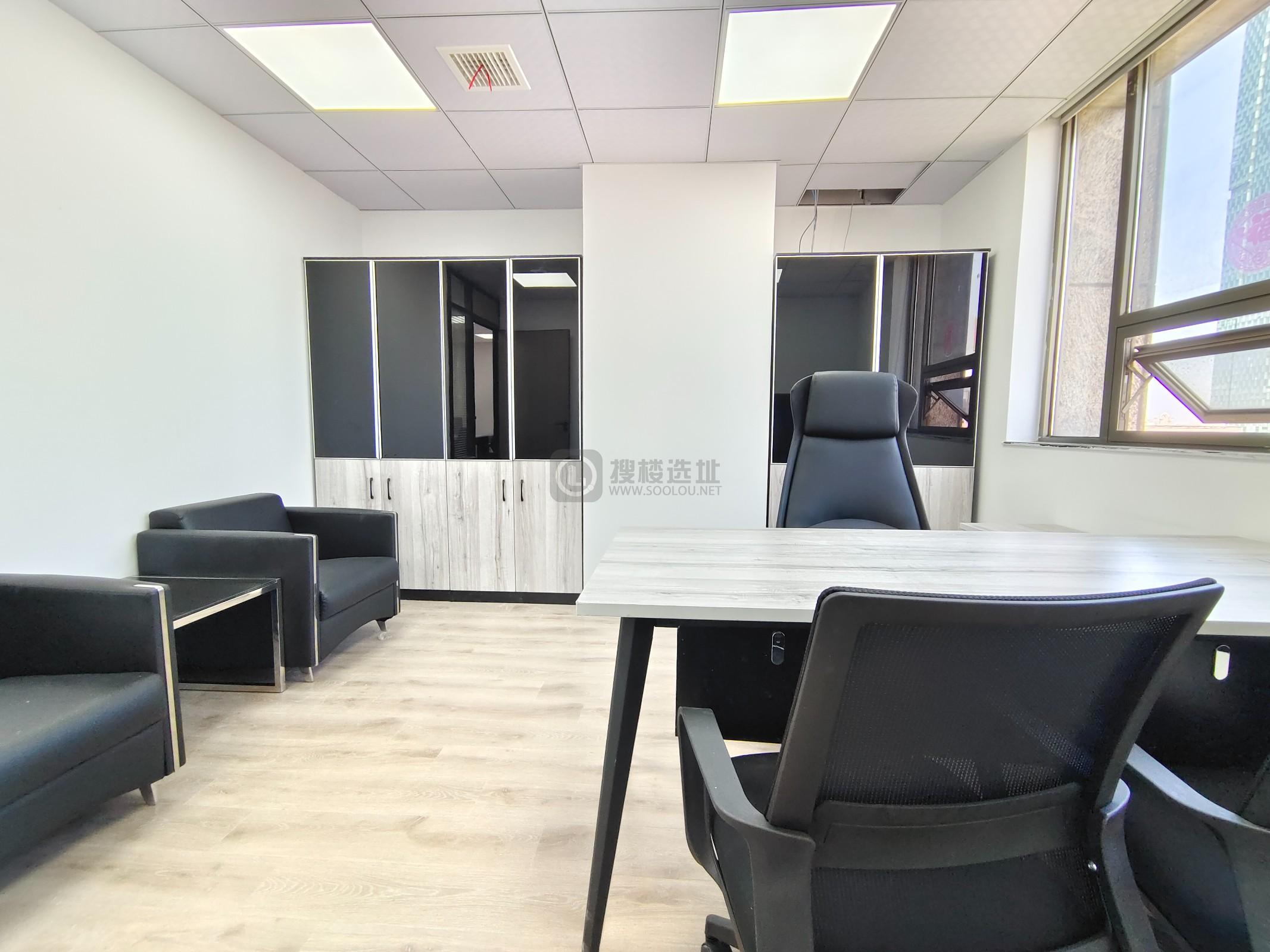 华泰证券大厦面积135平