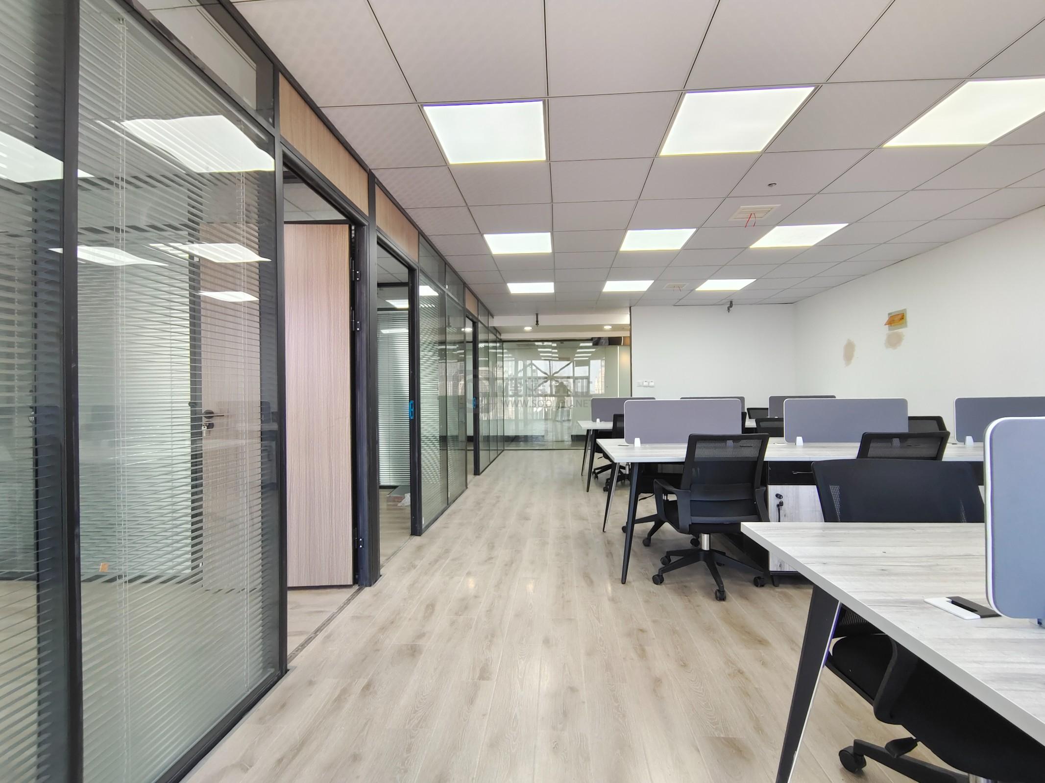 华泰证券大厦面积135平