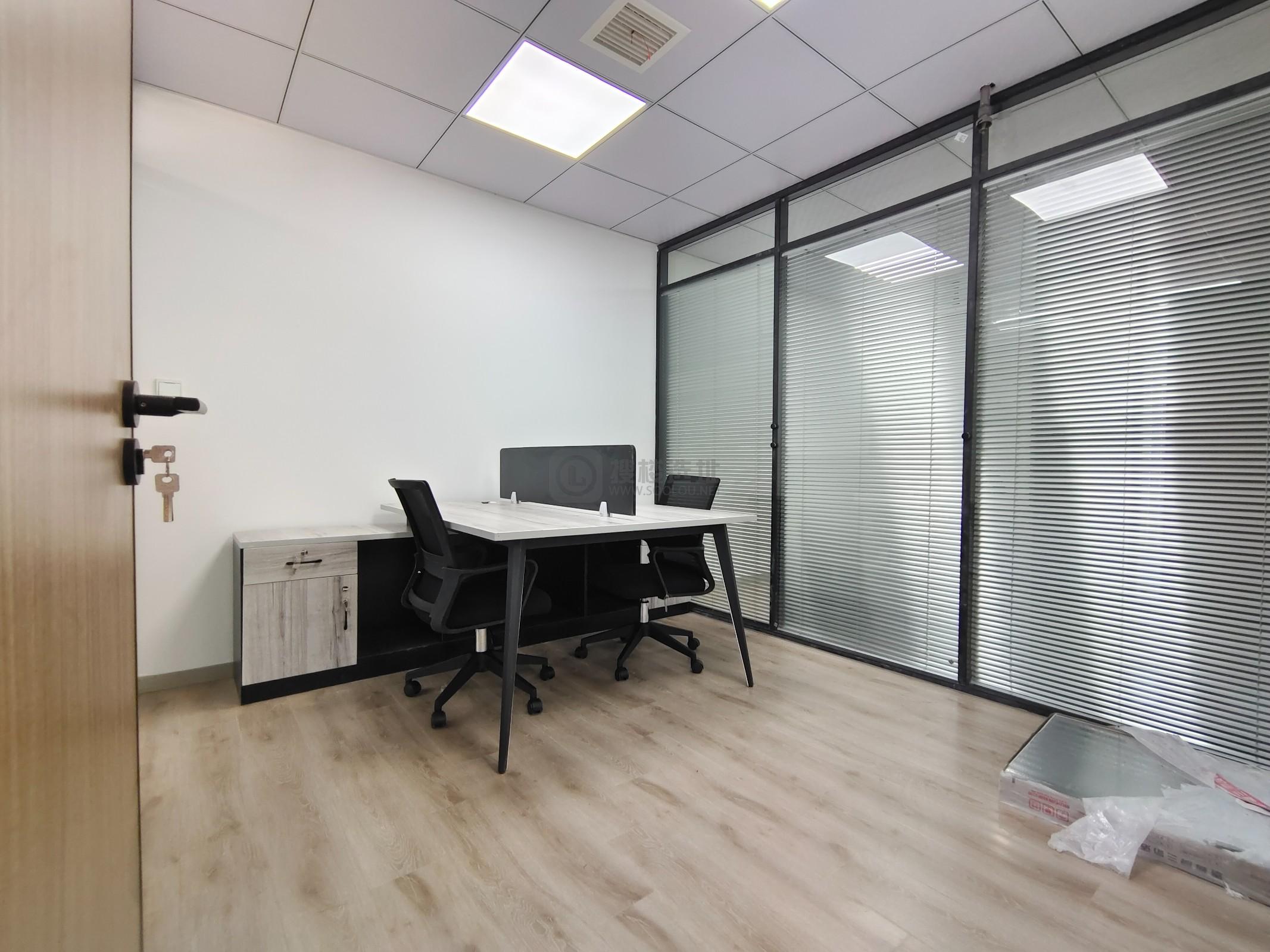 华泰证券大厦面积135平