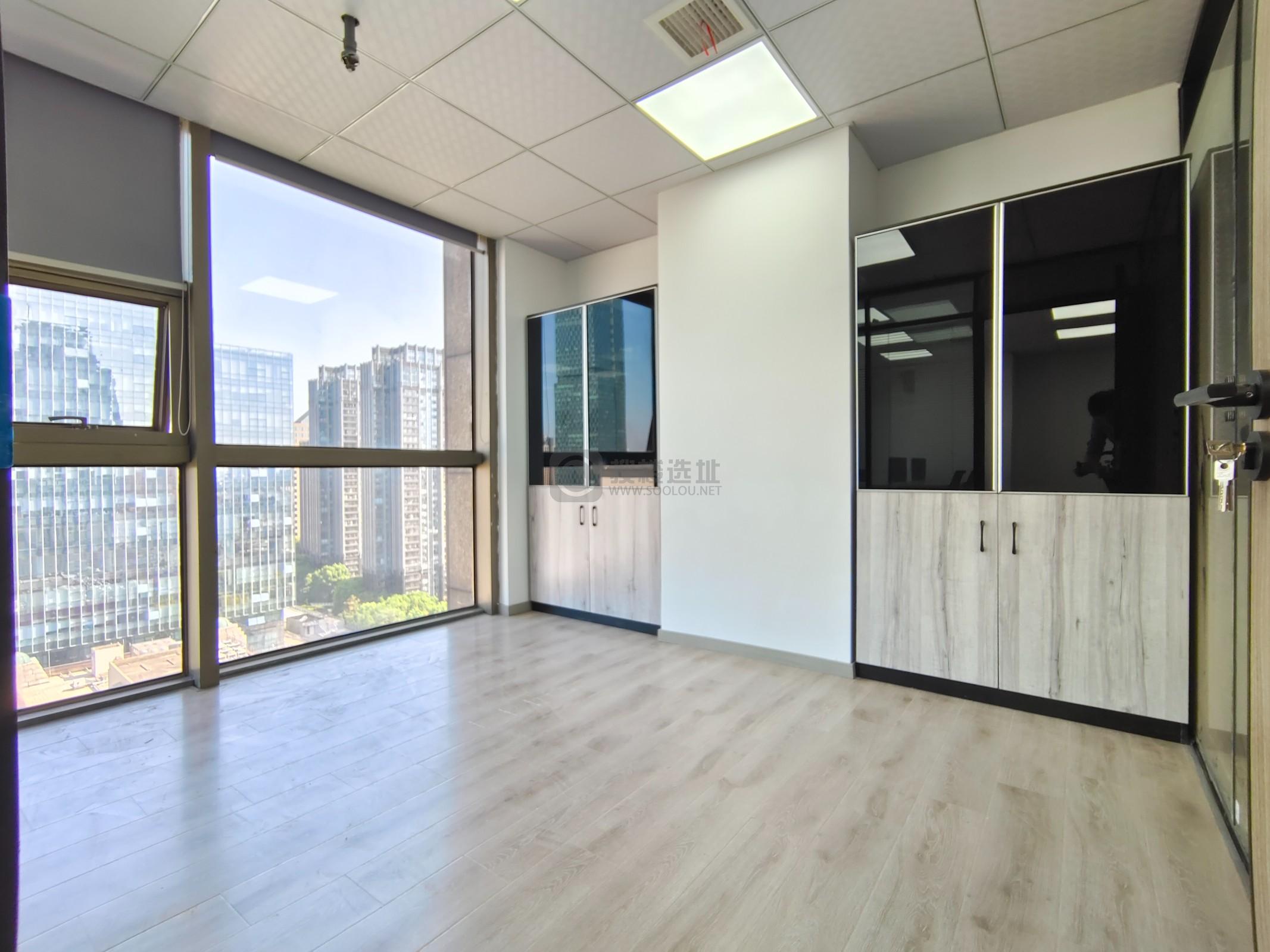 华泰证券大厦面积135平