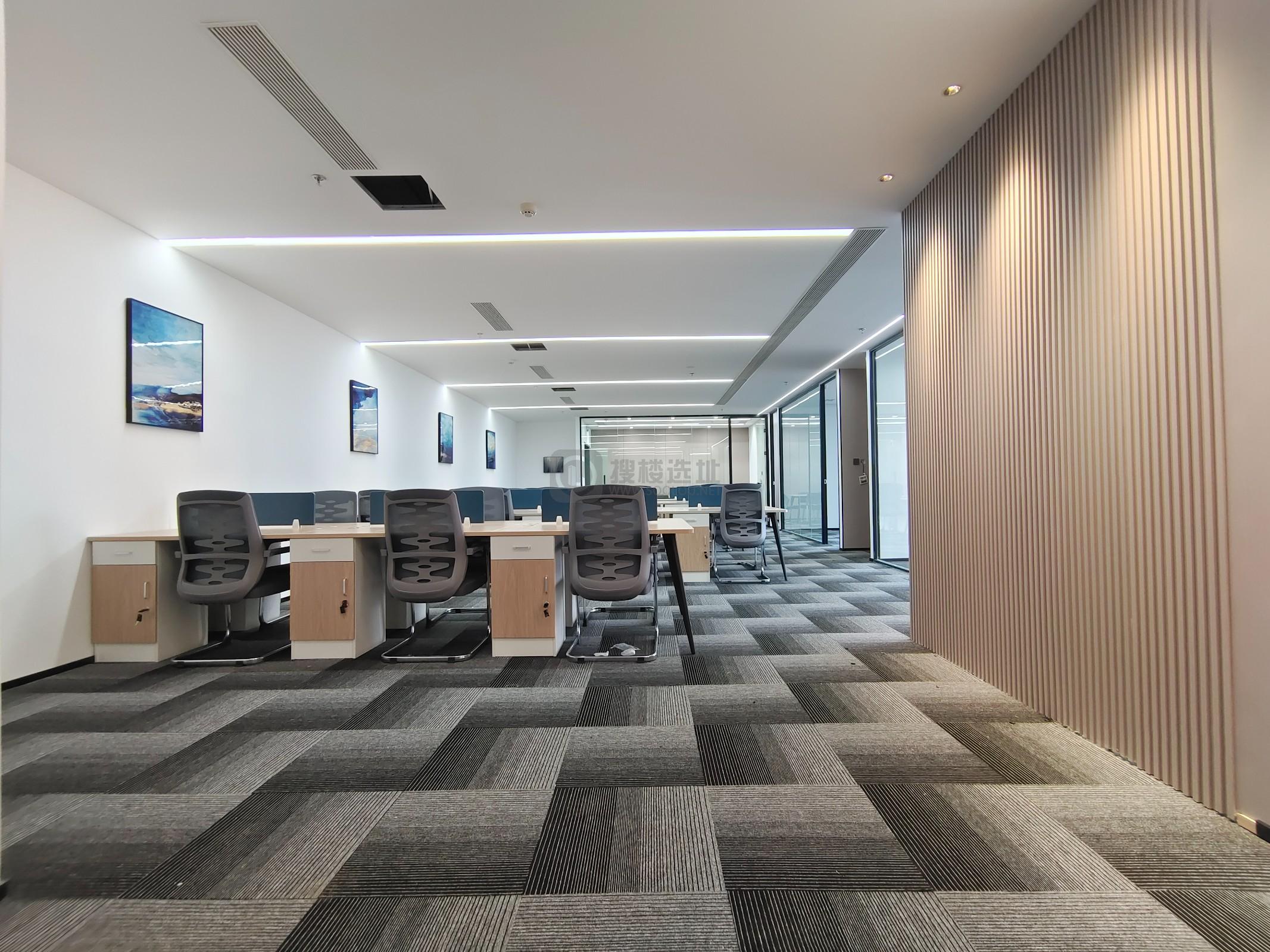 新世纪广场面积260平