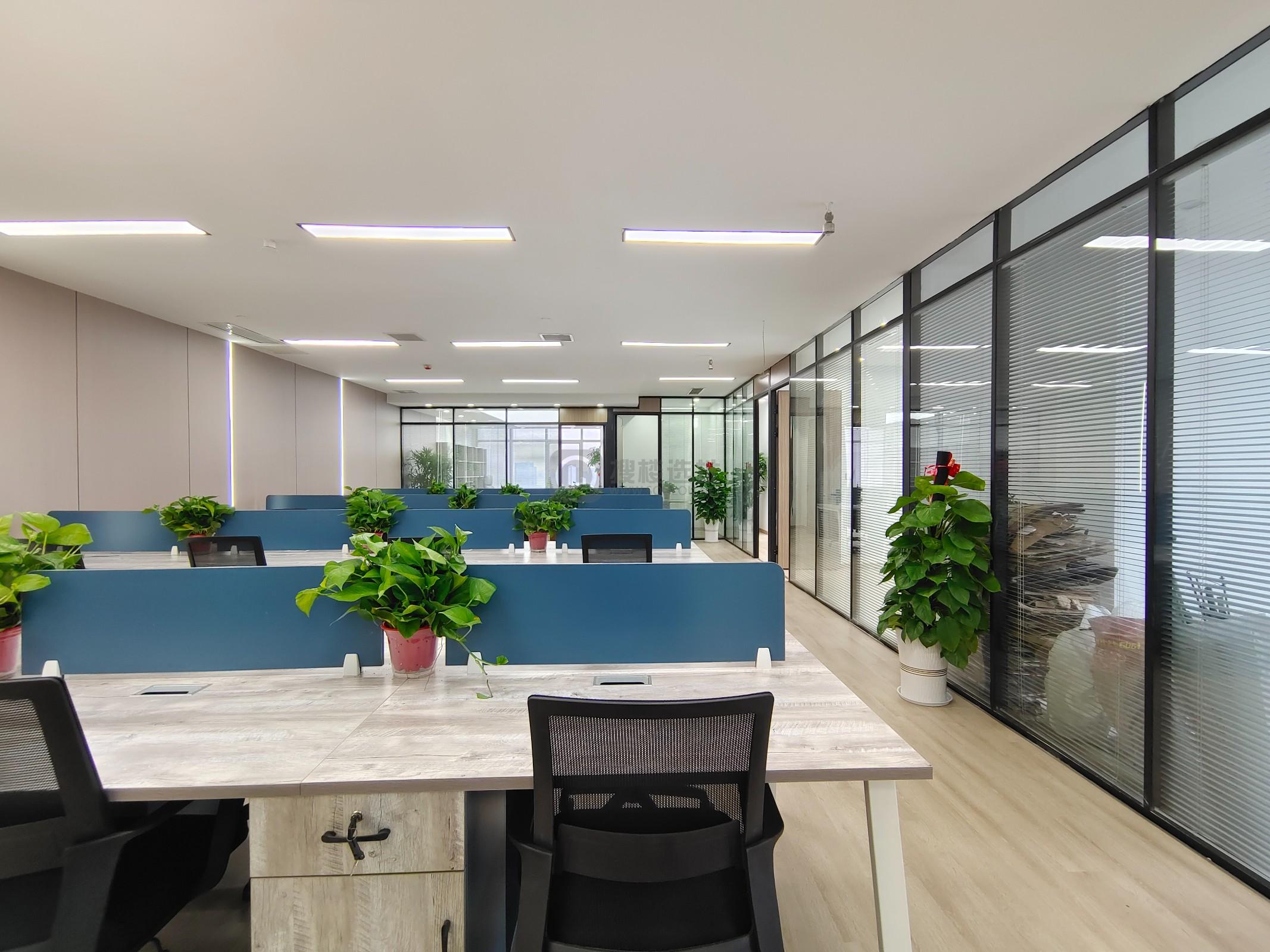 新世纪广场面积308平