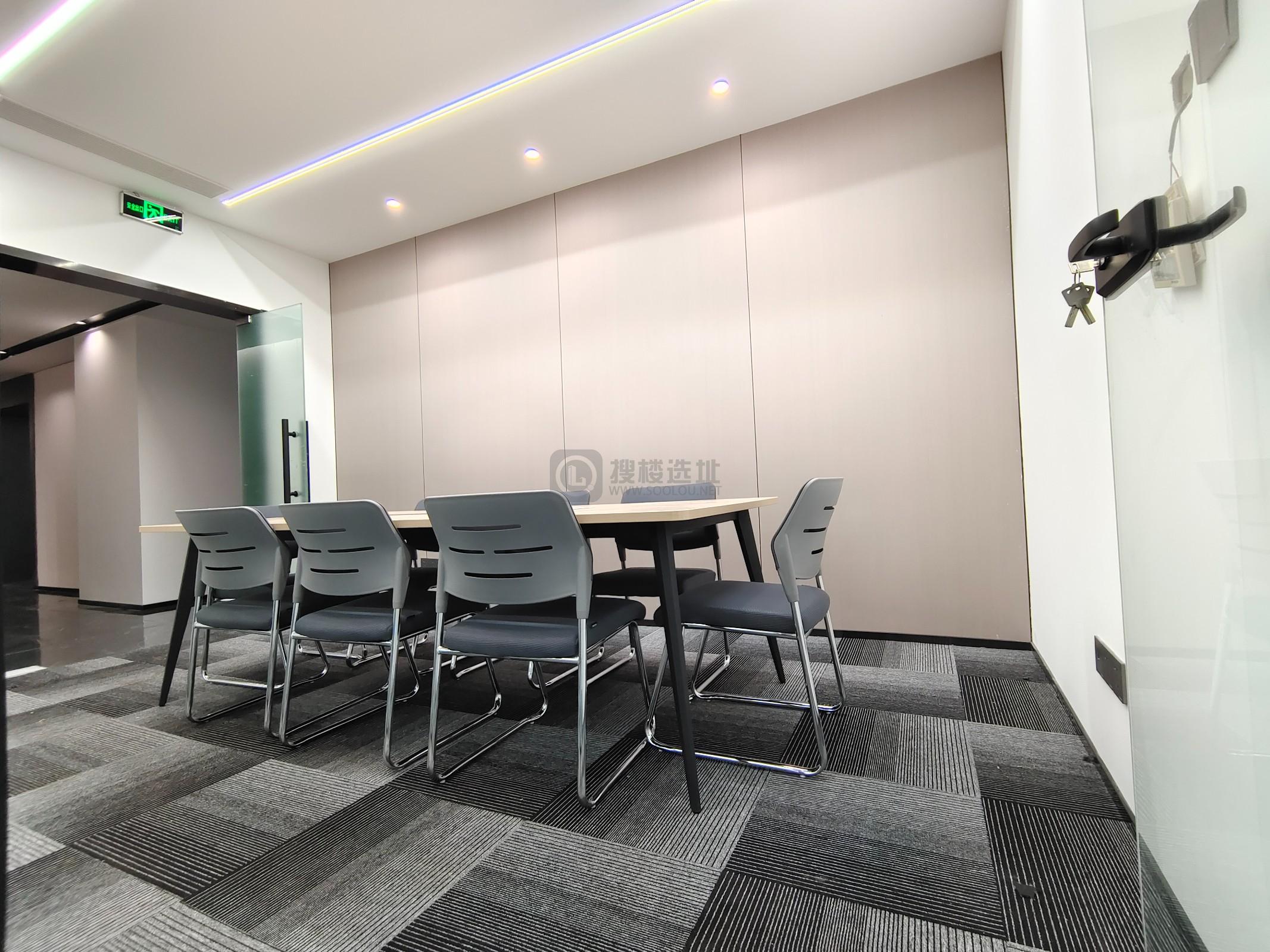 新世纪广场面积260平