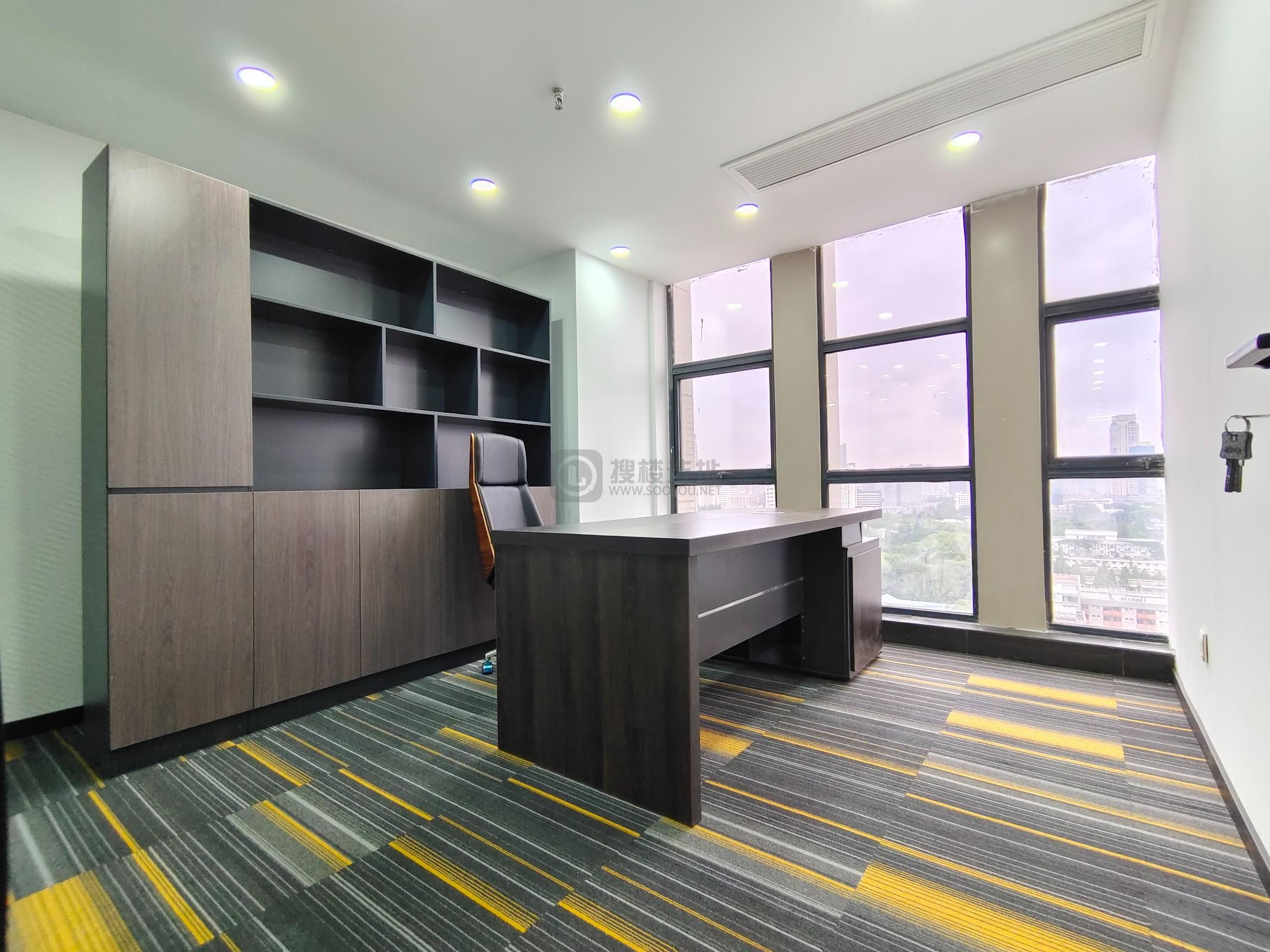 君临国际面积243平