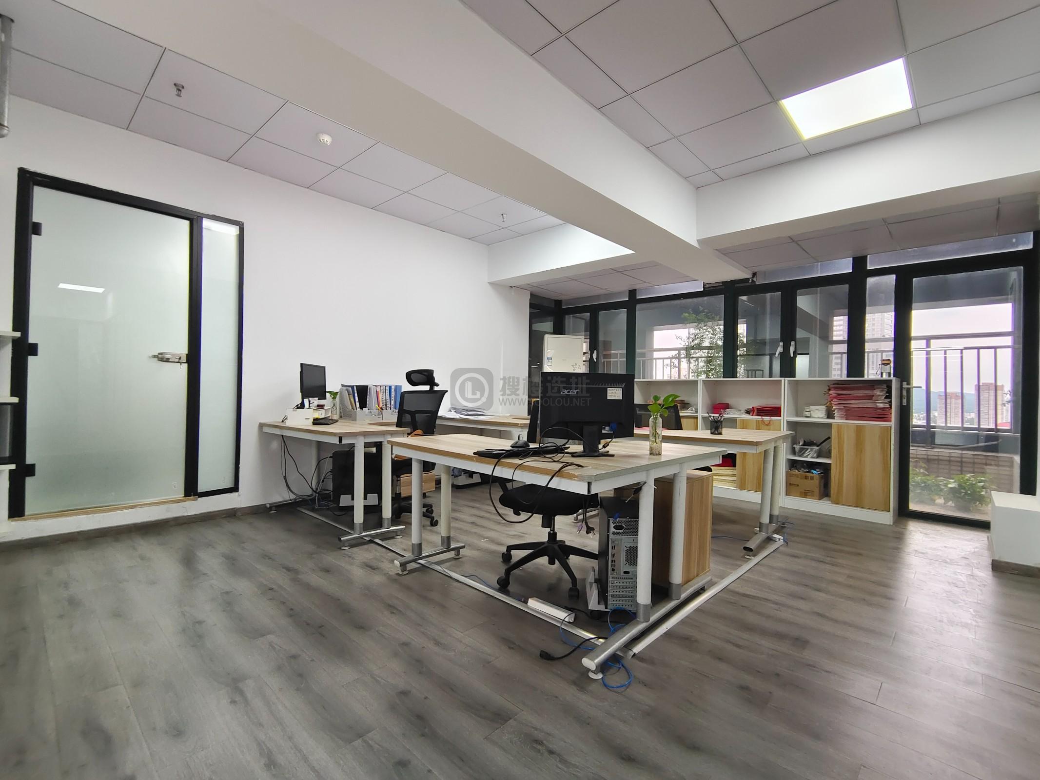 君临国际面积270平