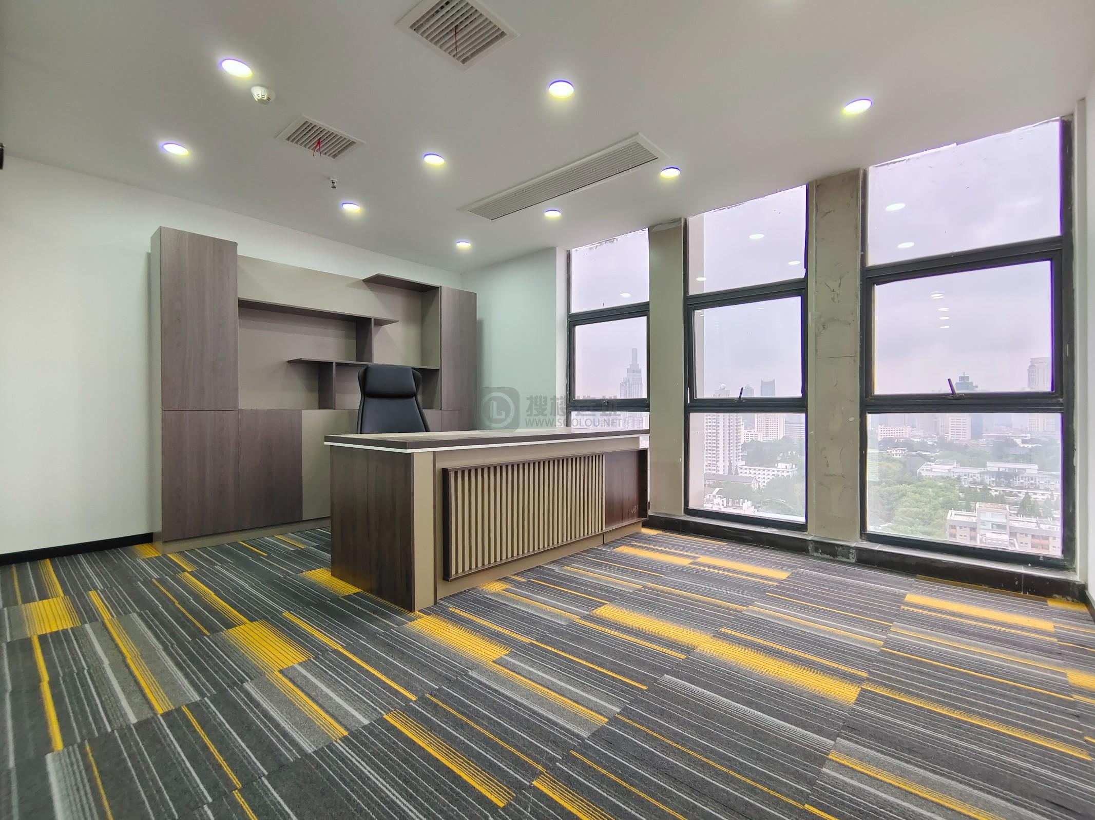 君临国际面积243平