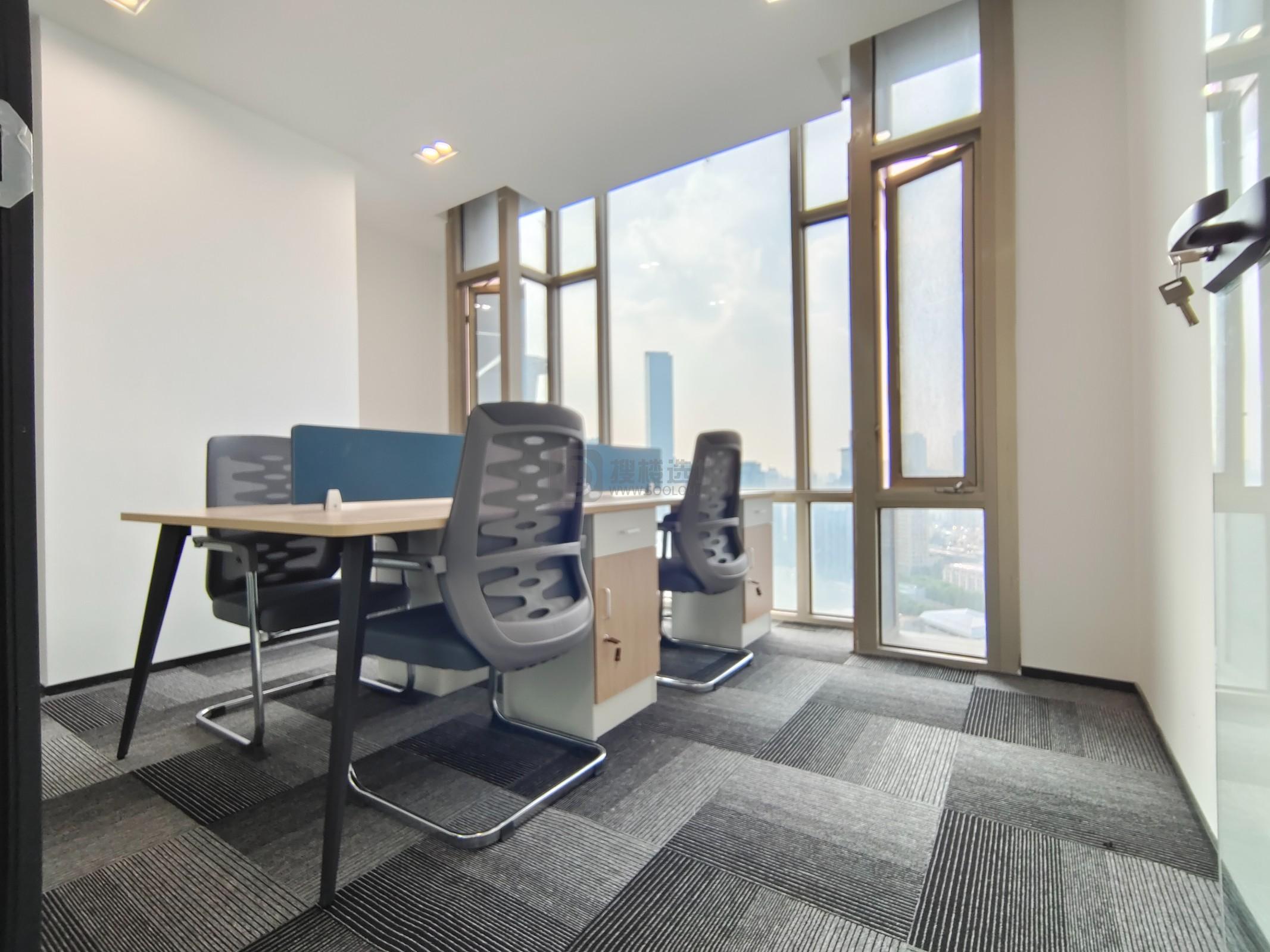 新世纪广场面积260平