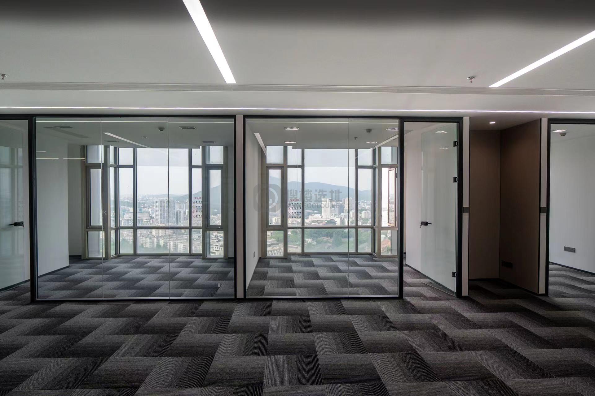 新世纪广场面积375平