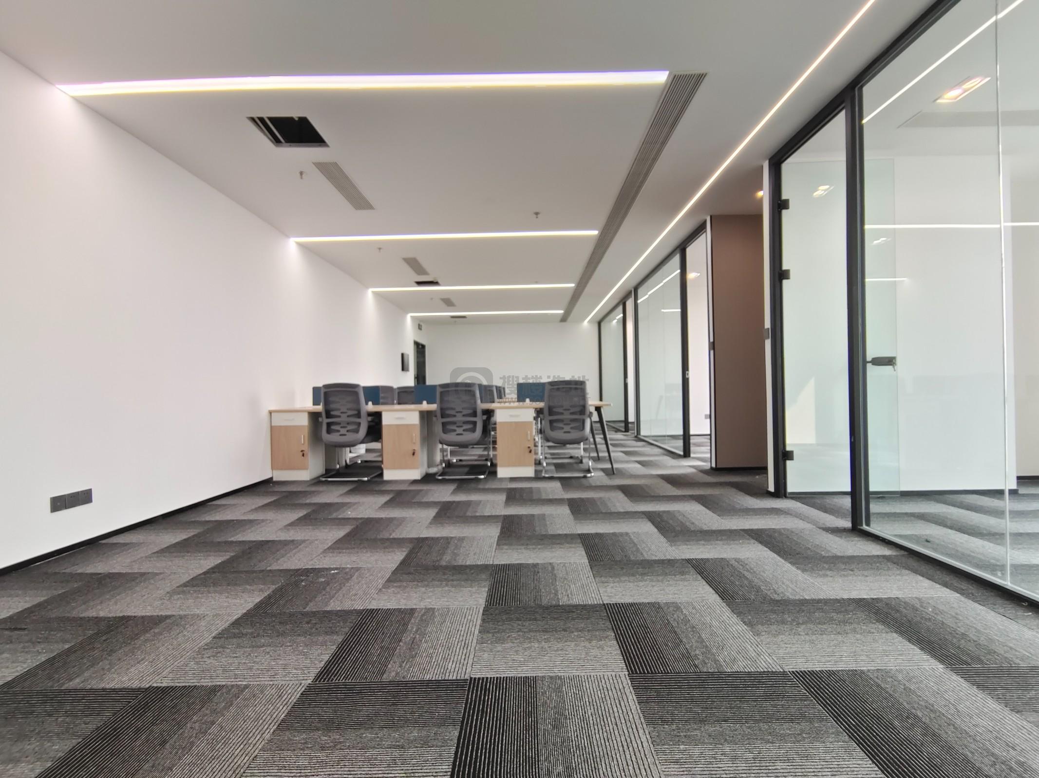 新世纪广场面积260平