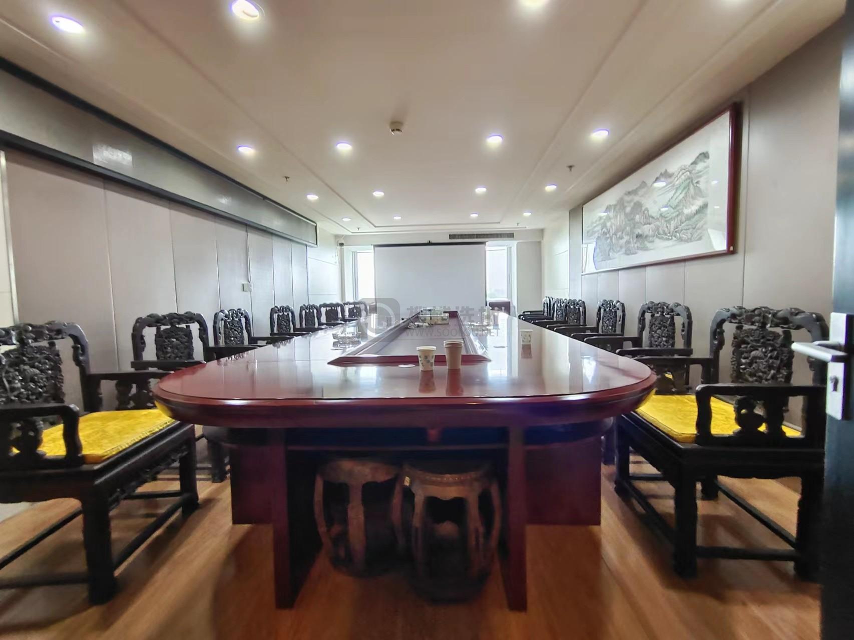 长发中心（CFC）面积1300平