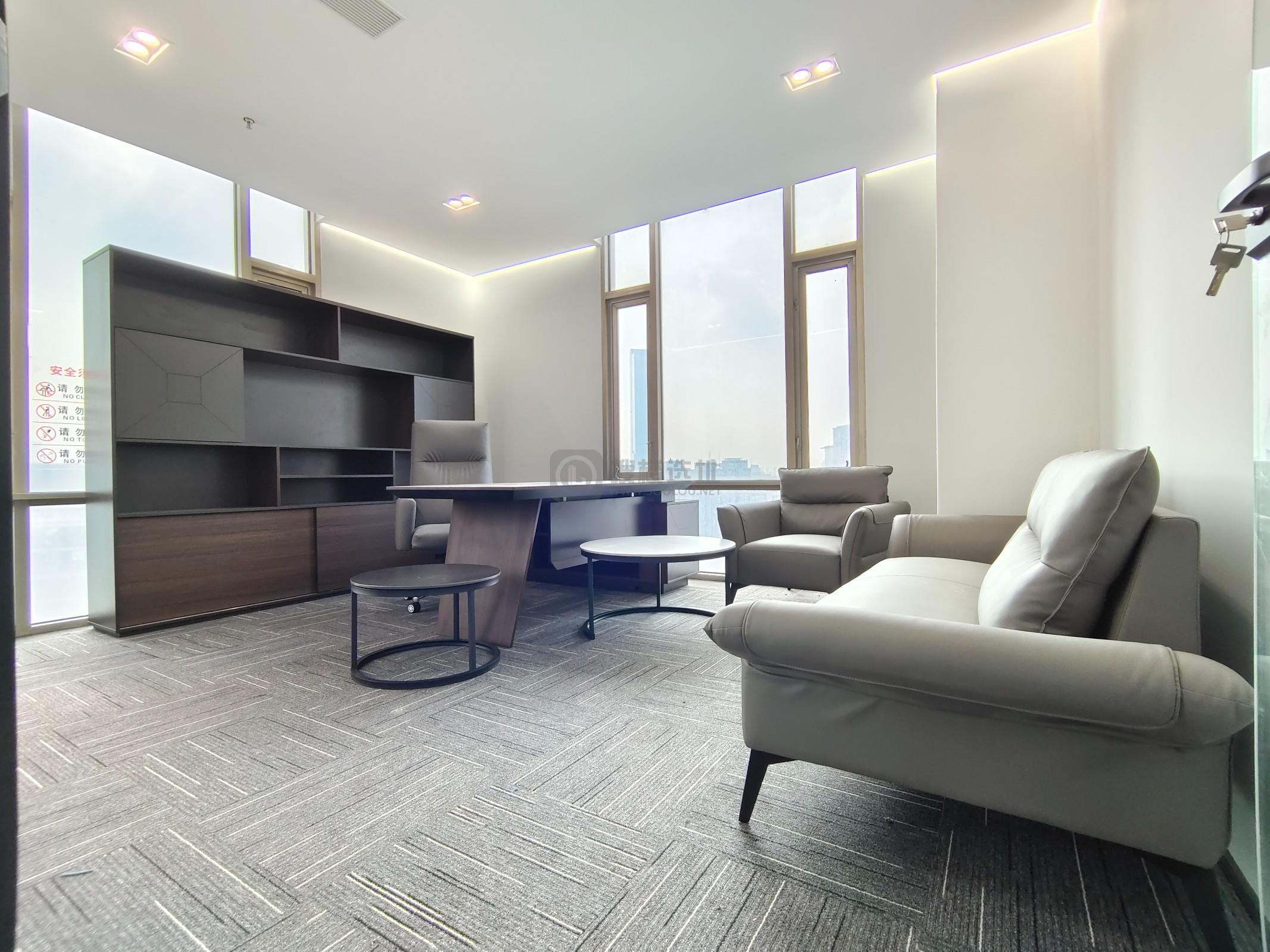 新世纪广场面积260平