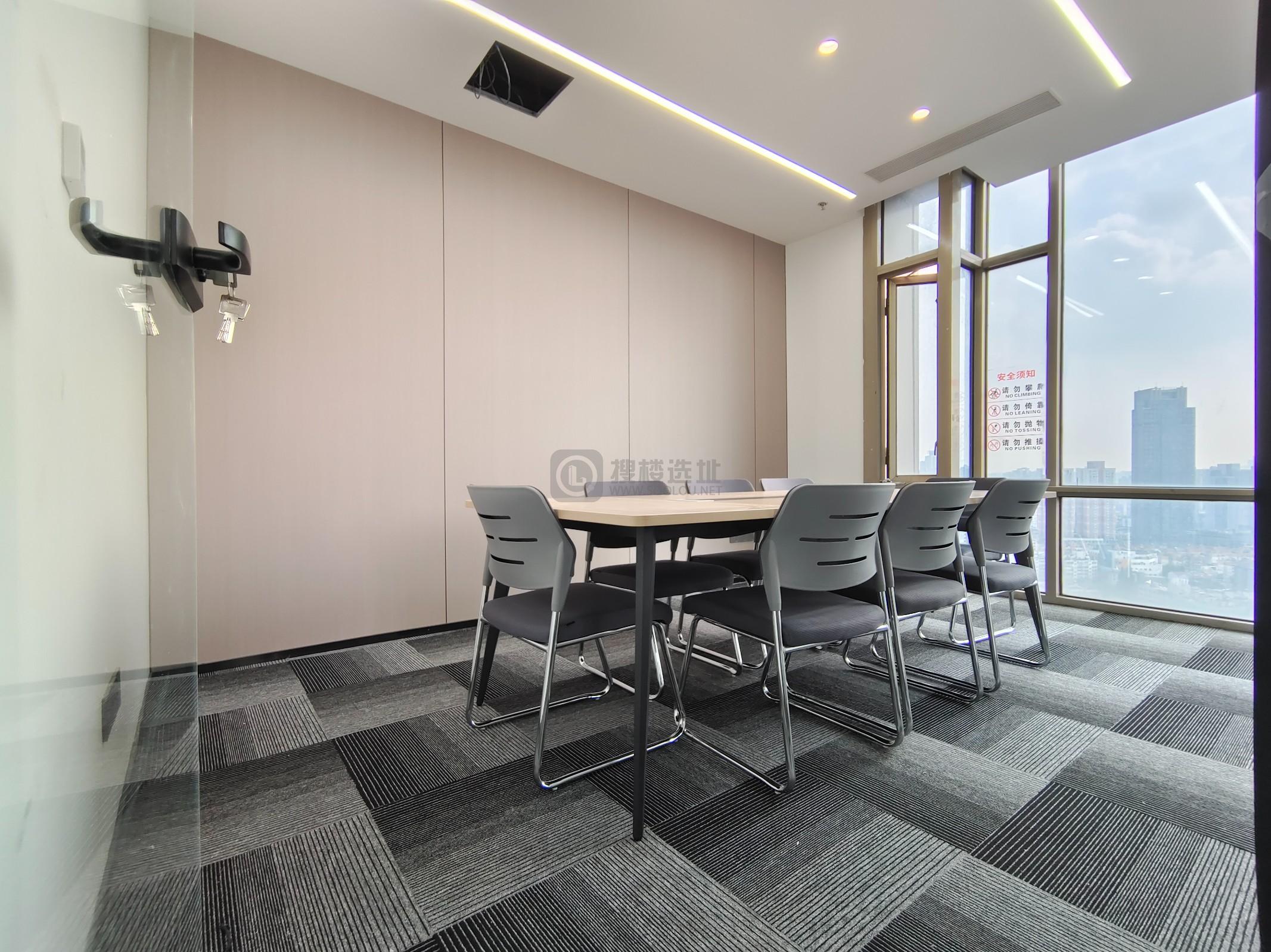 新世纪广场面积260平