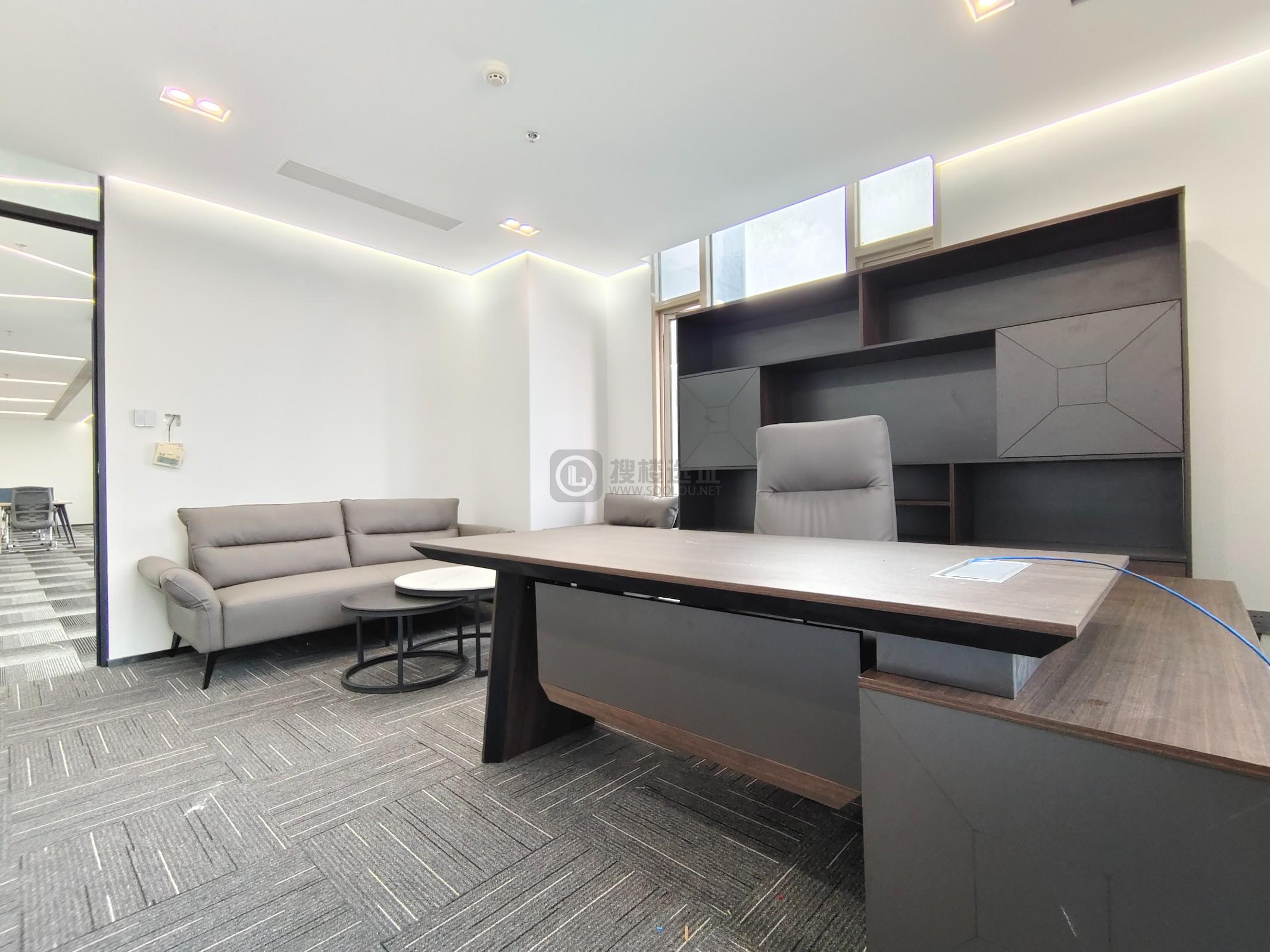 新世纪广场面积260平