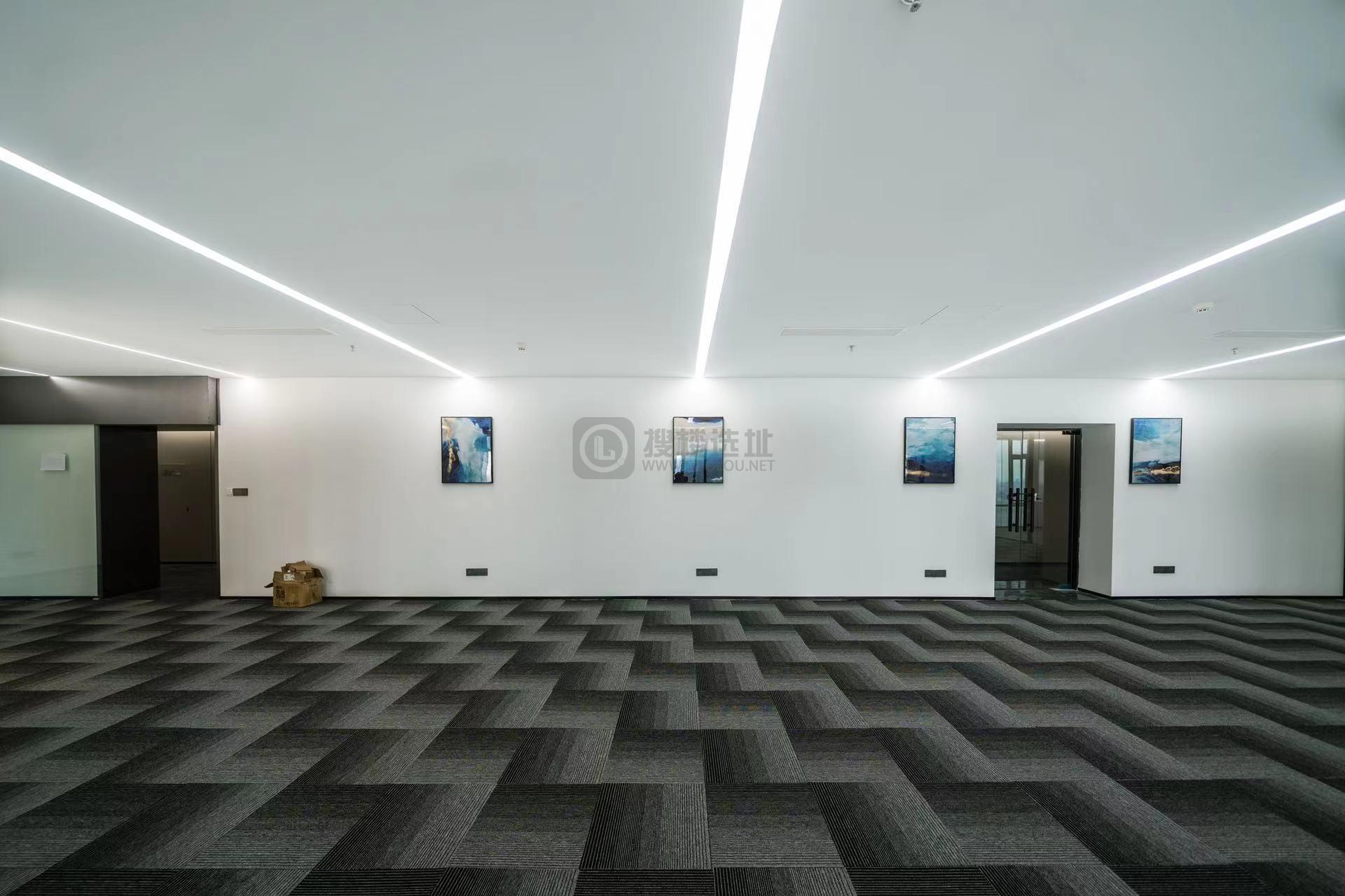 新世纪广场面积375平