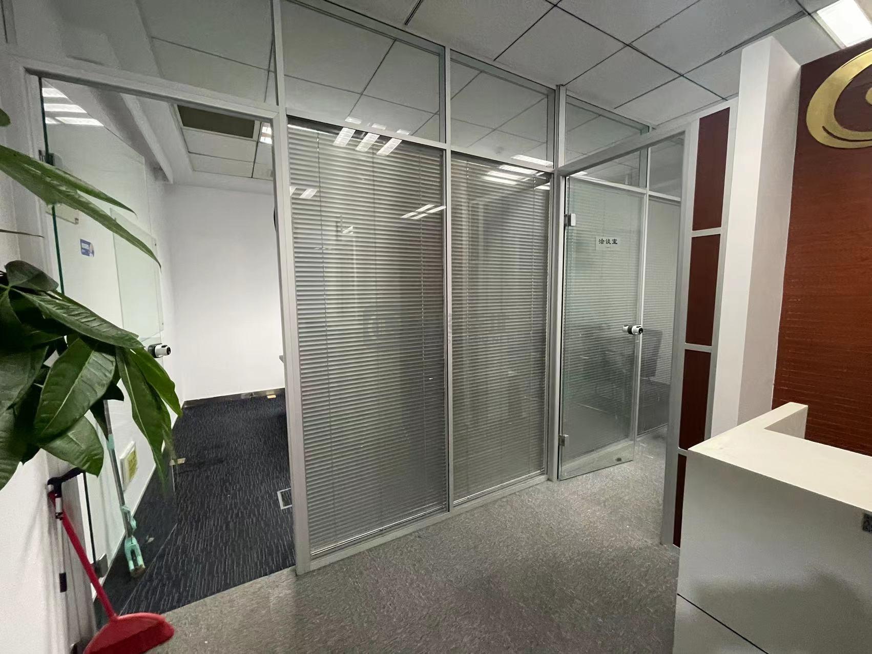 云峰大厦面积373平