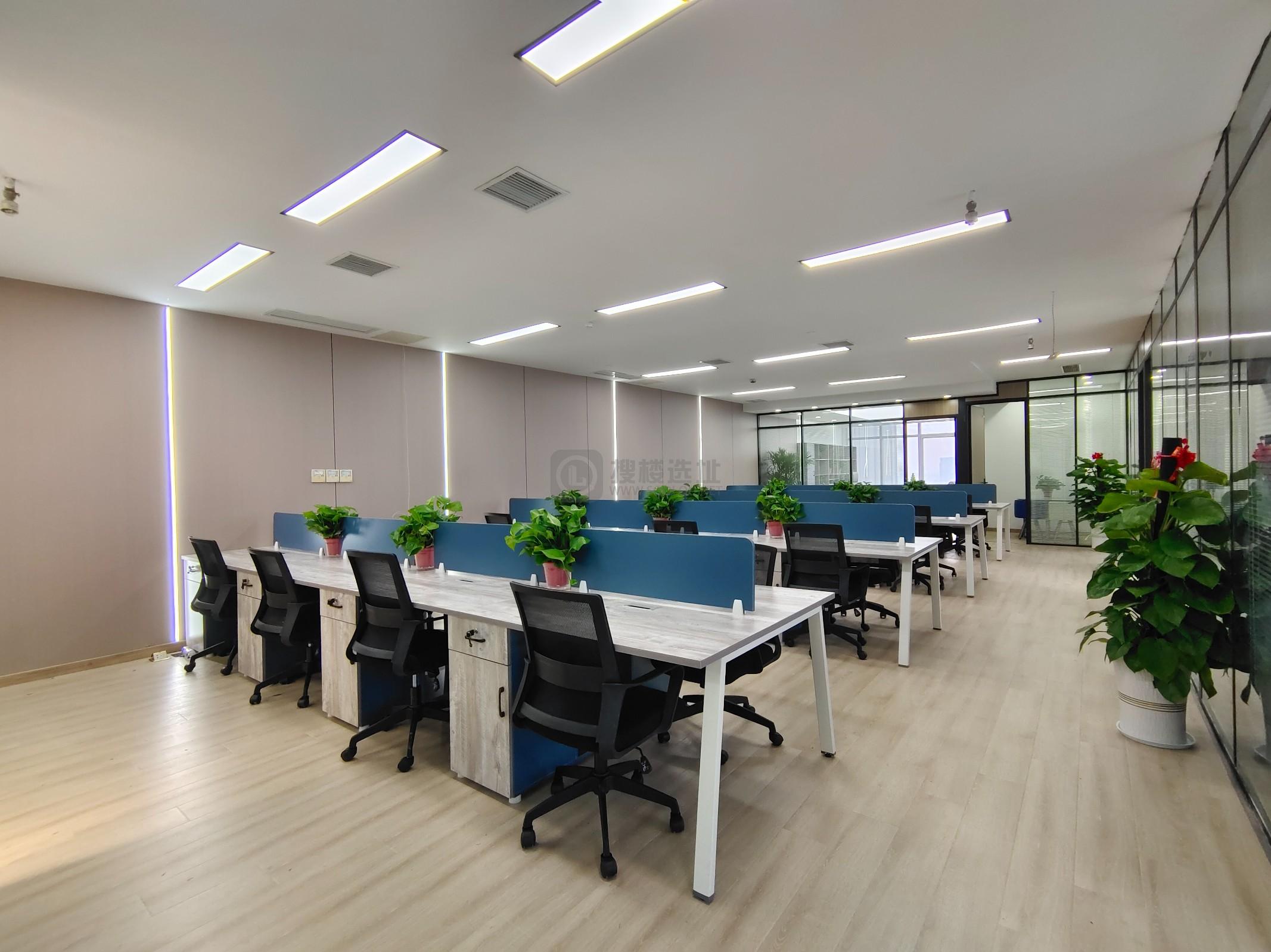 新世纪广场面积308平