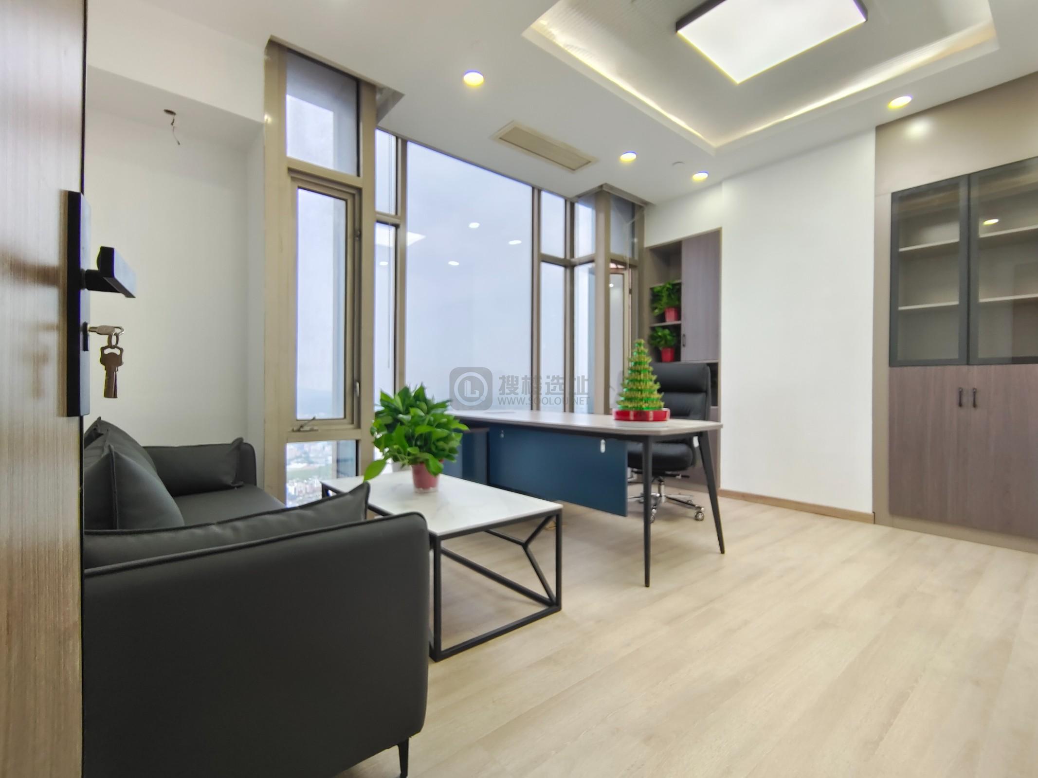 新世纪广场面积308平