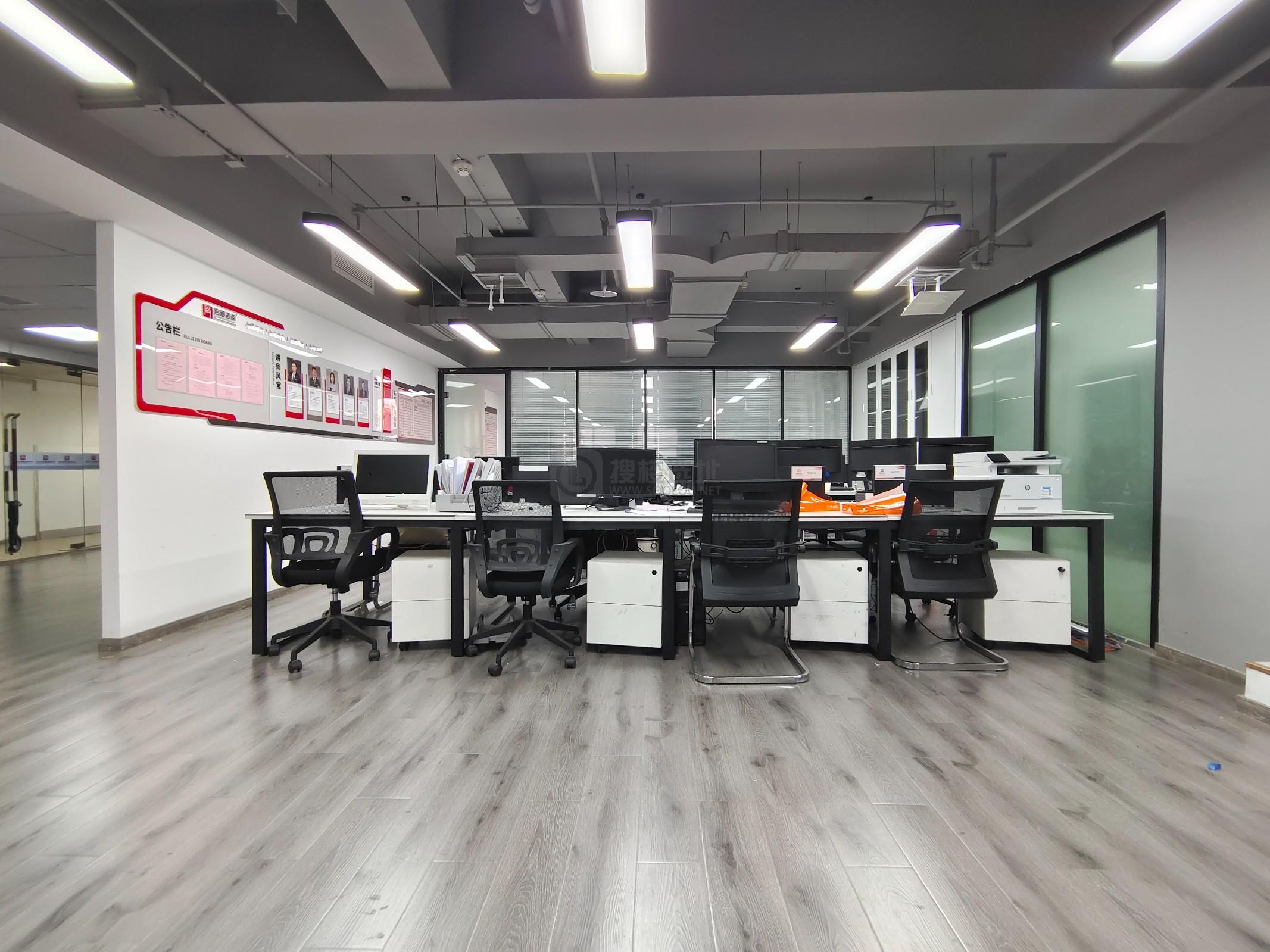 君临国际面积270平