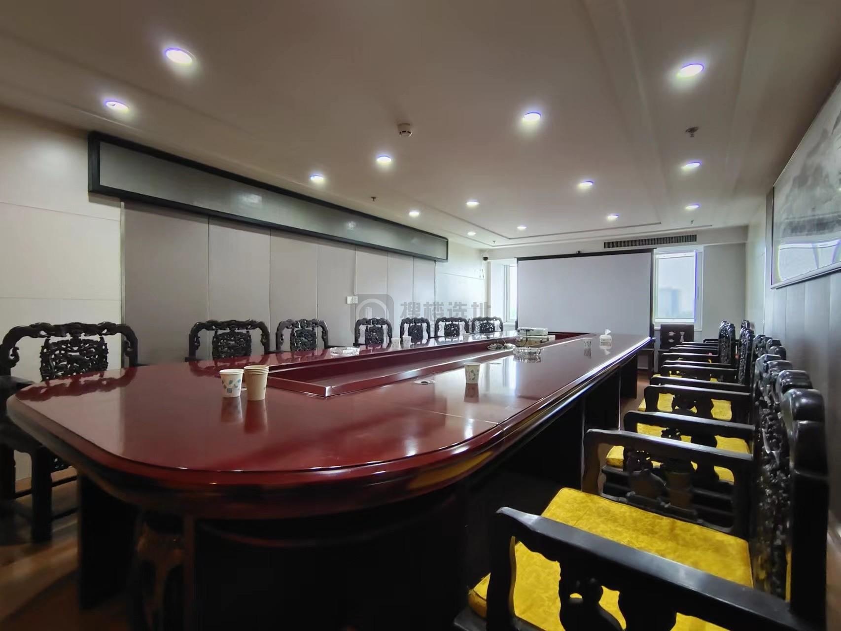 长发中心（CFC）面积1300平