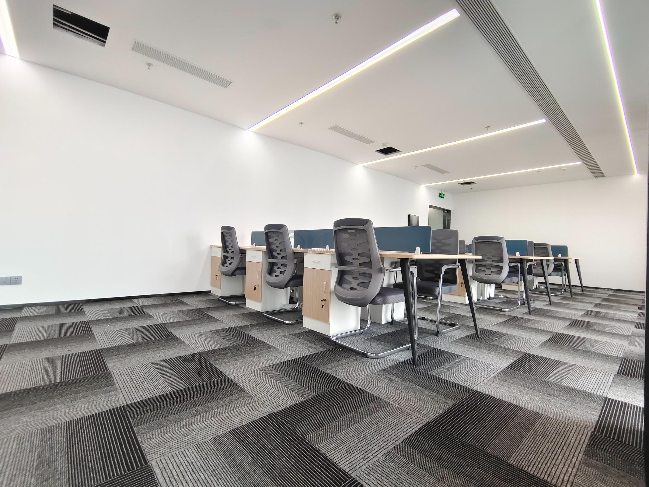 新世纪广场面积260平