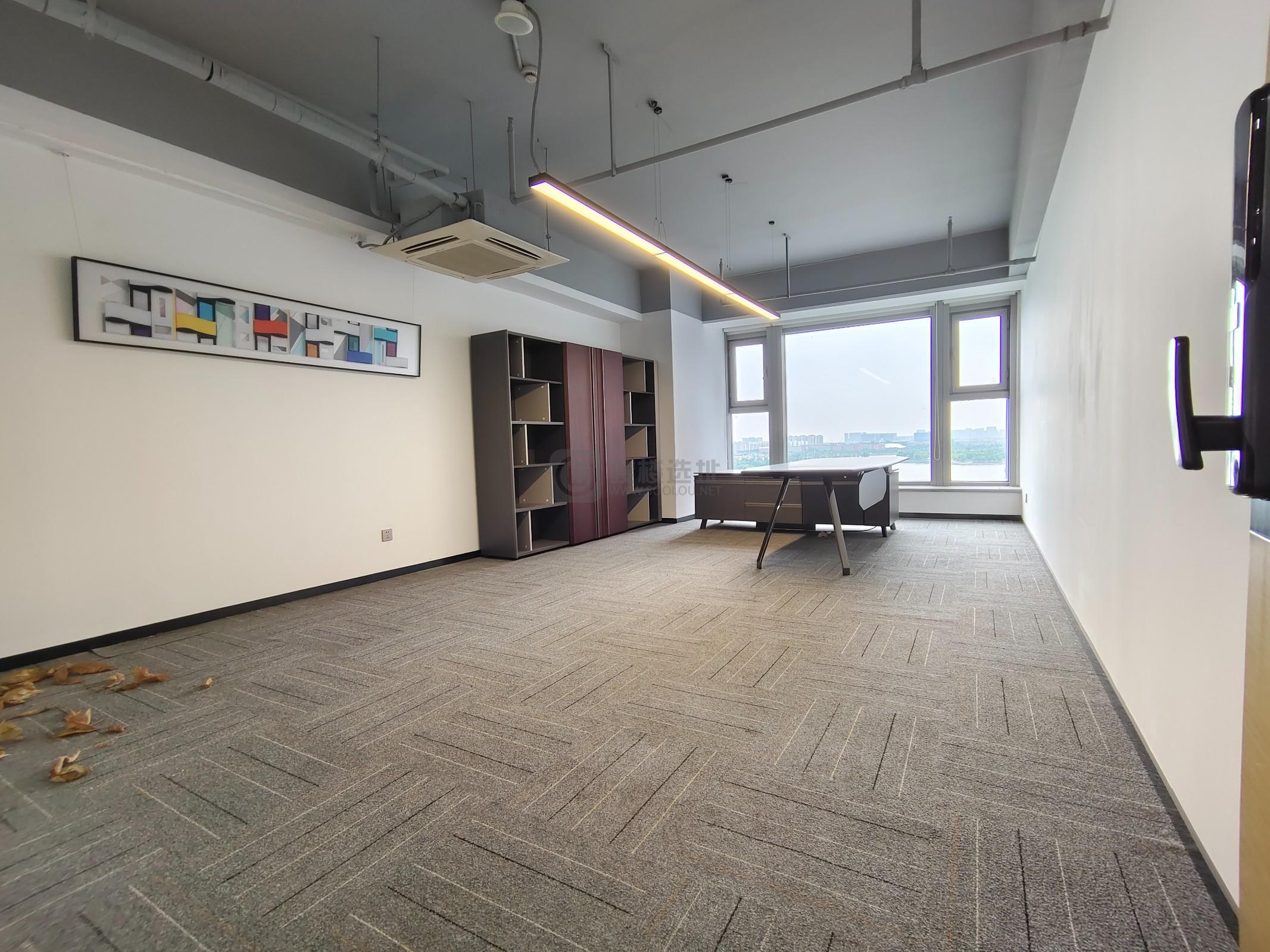 九龙湖企业总部园面积1036平