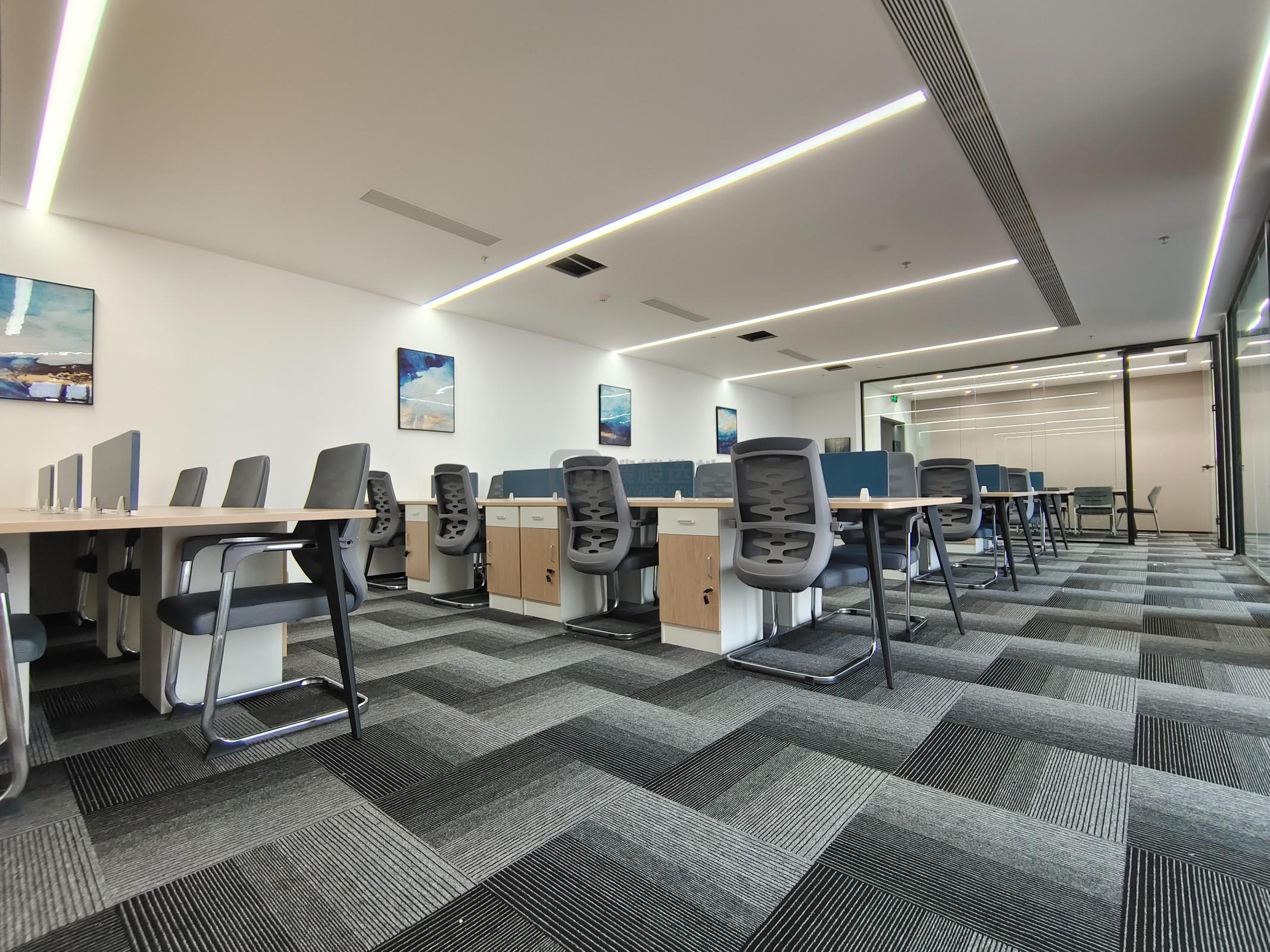 新世纪广场面积260平