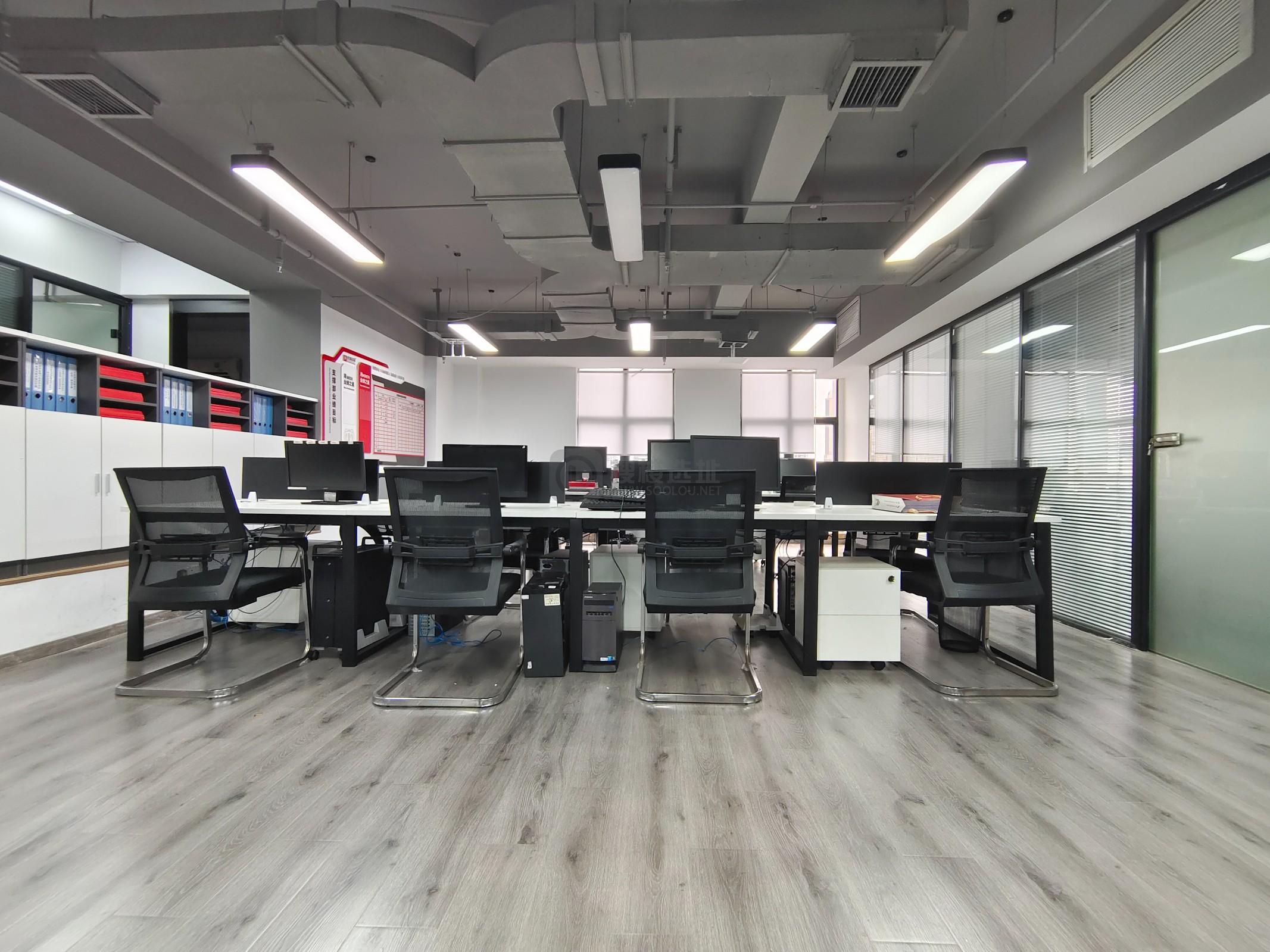 君临国际面积270平