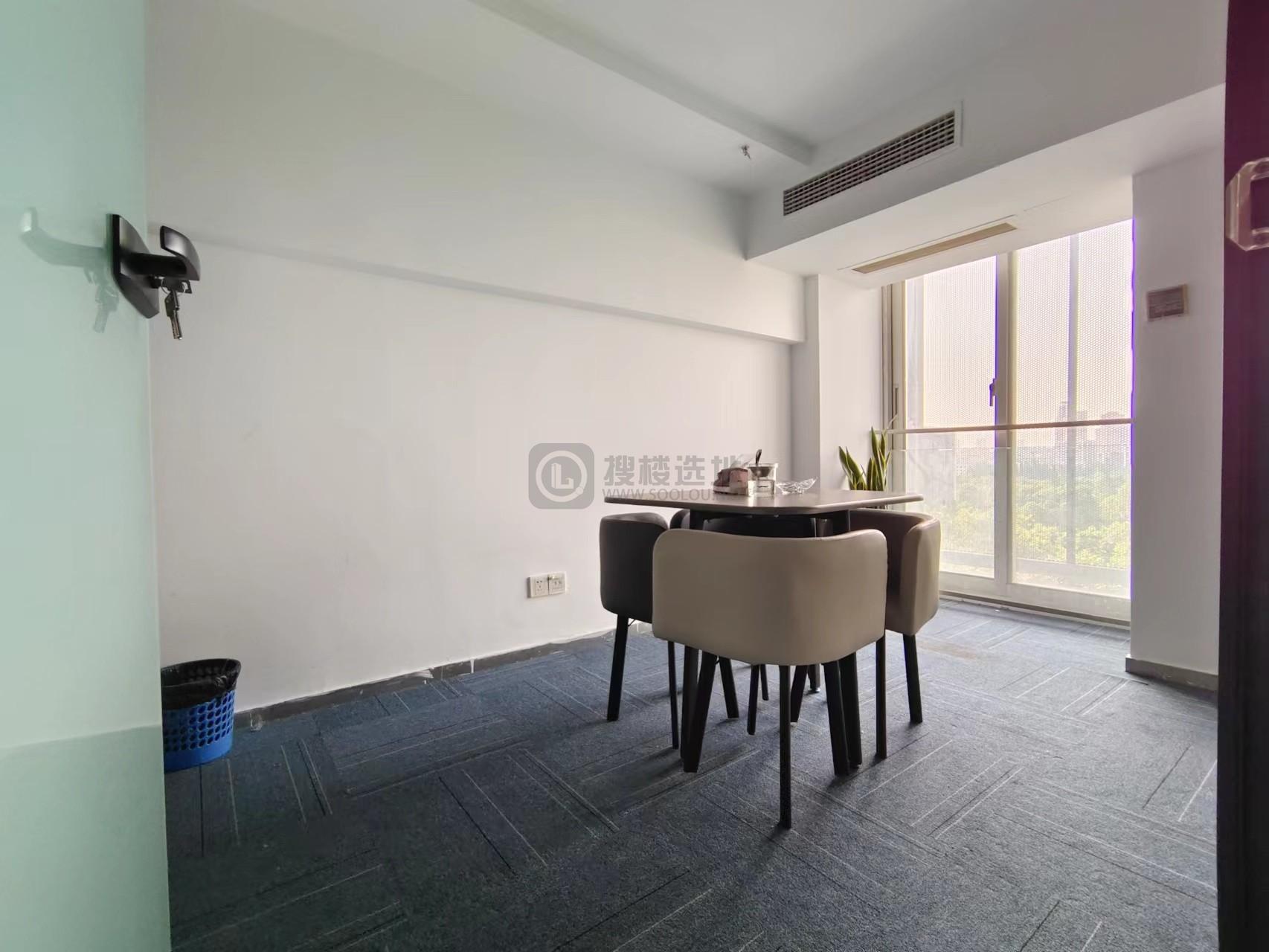 长发中心（CFC）面积330平