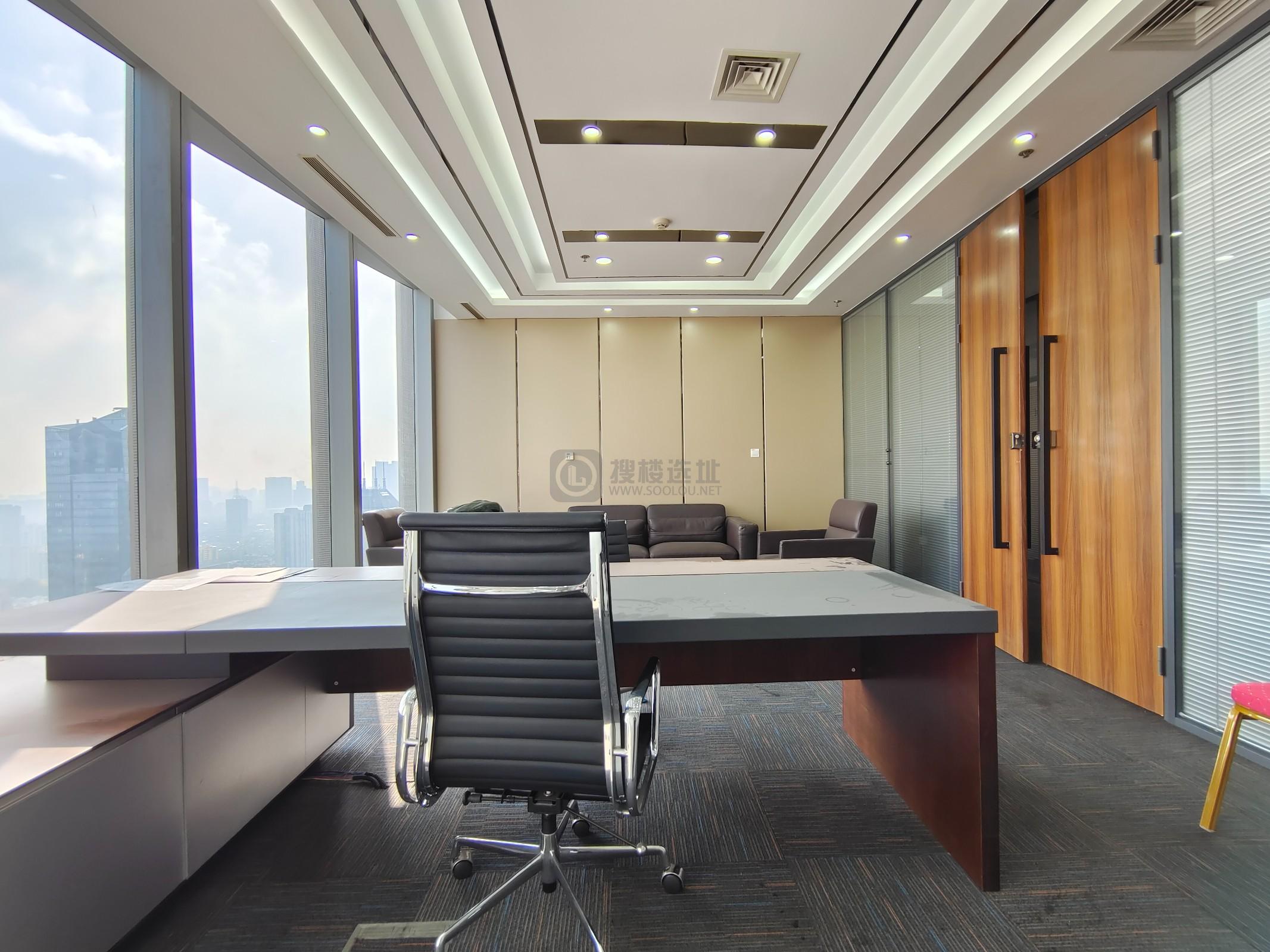 紫峰大厦面积500平