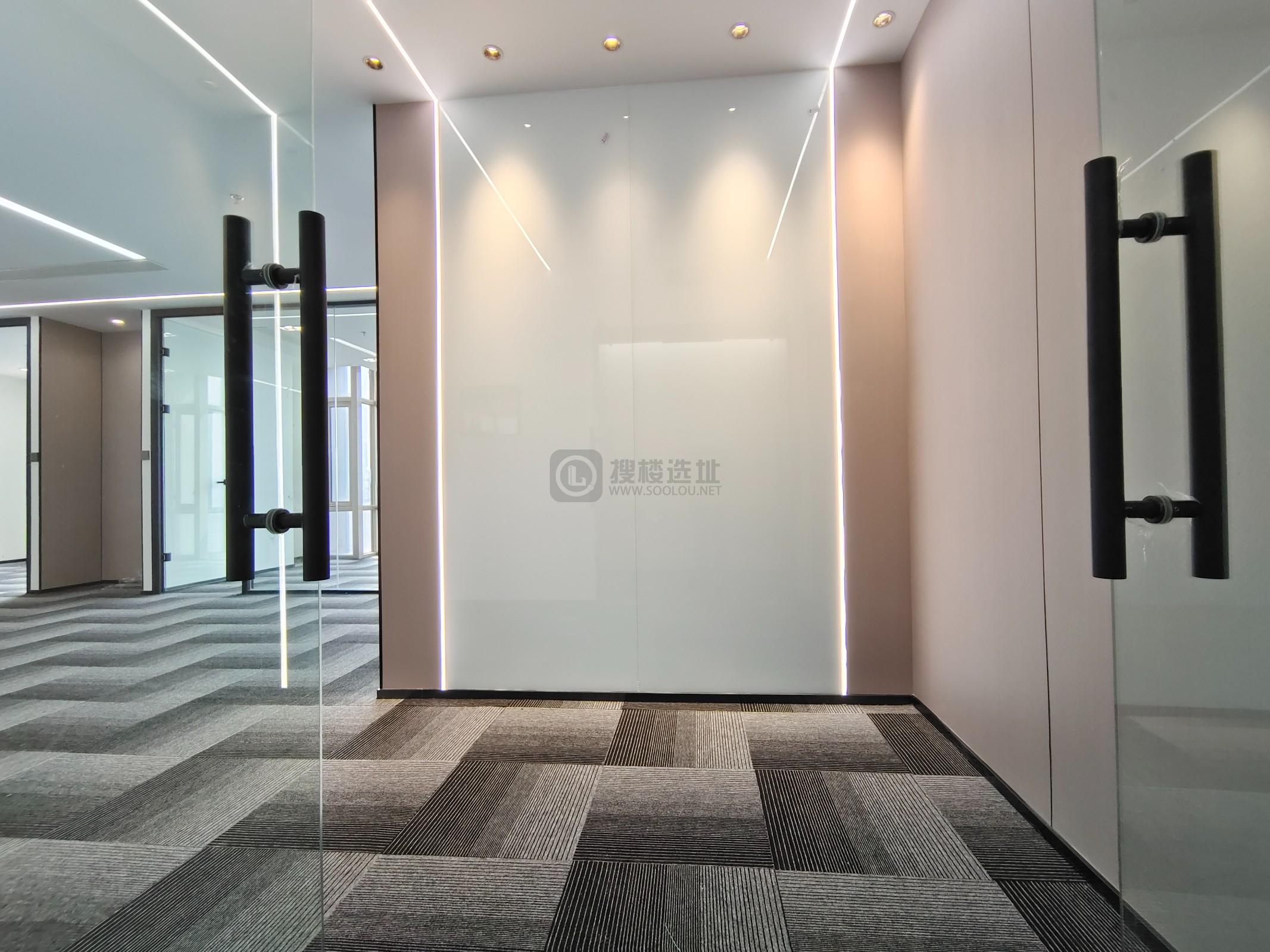 新世纪广场面积260平