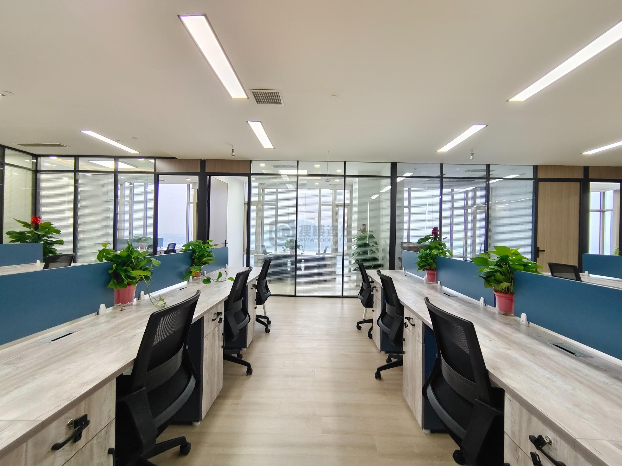 新世纪广场面积308平