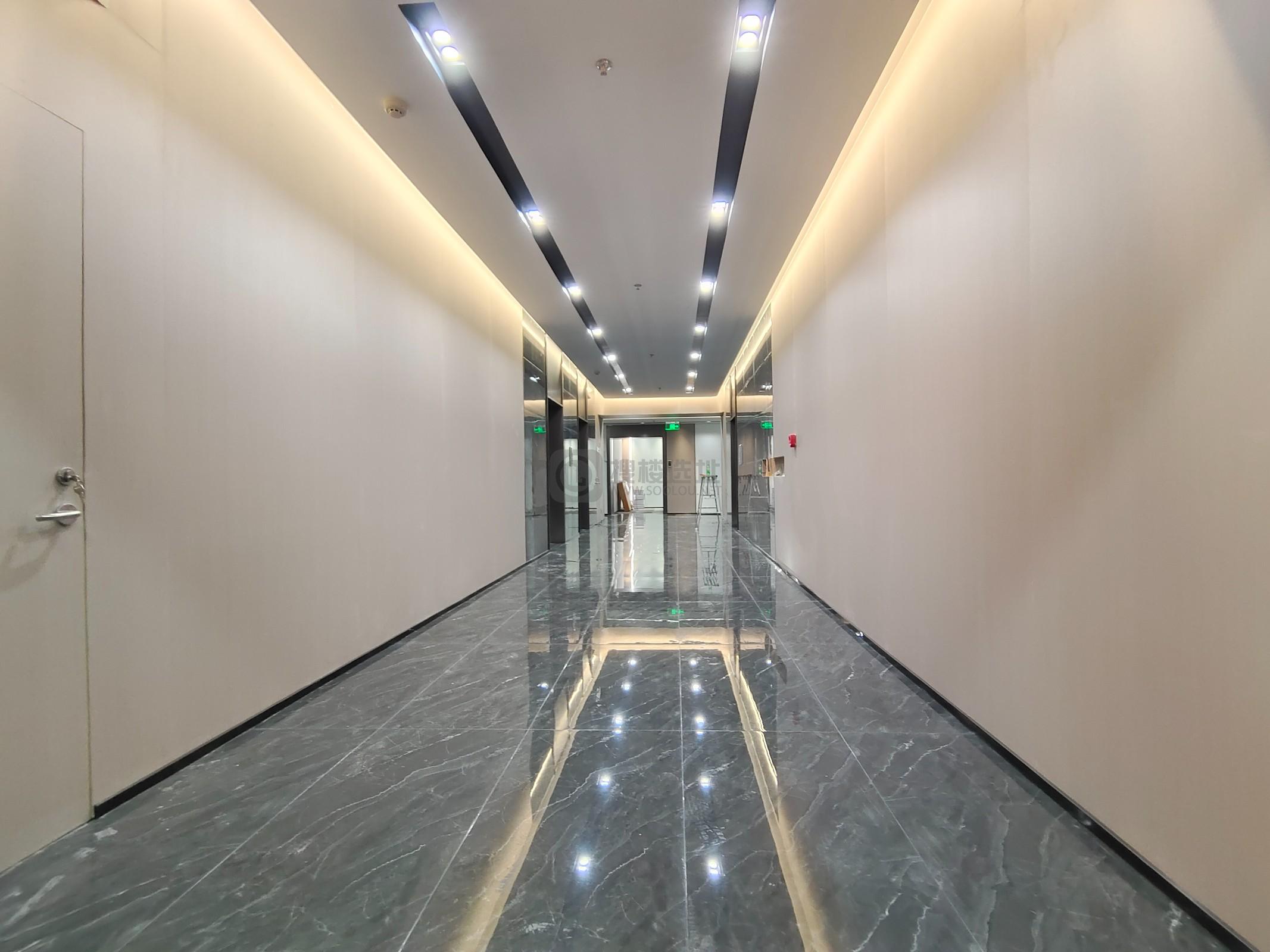 新世纪广场面积260平