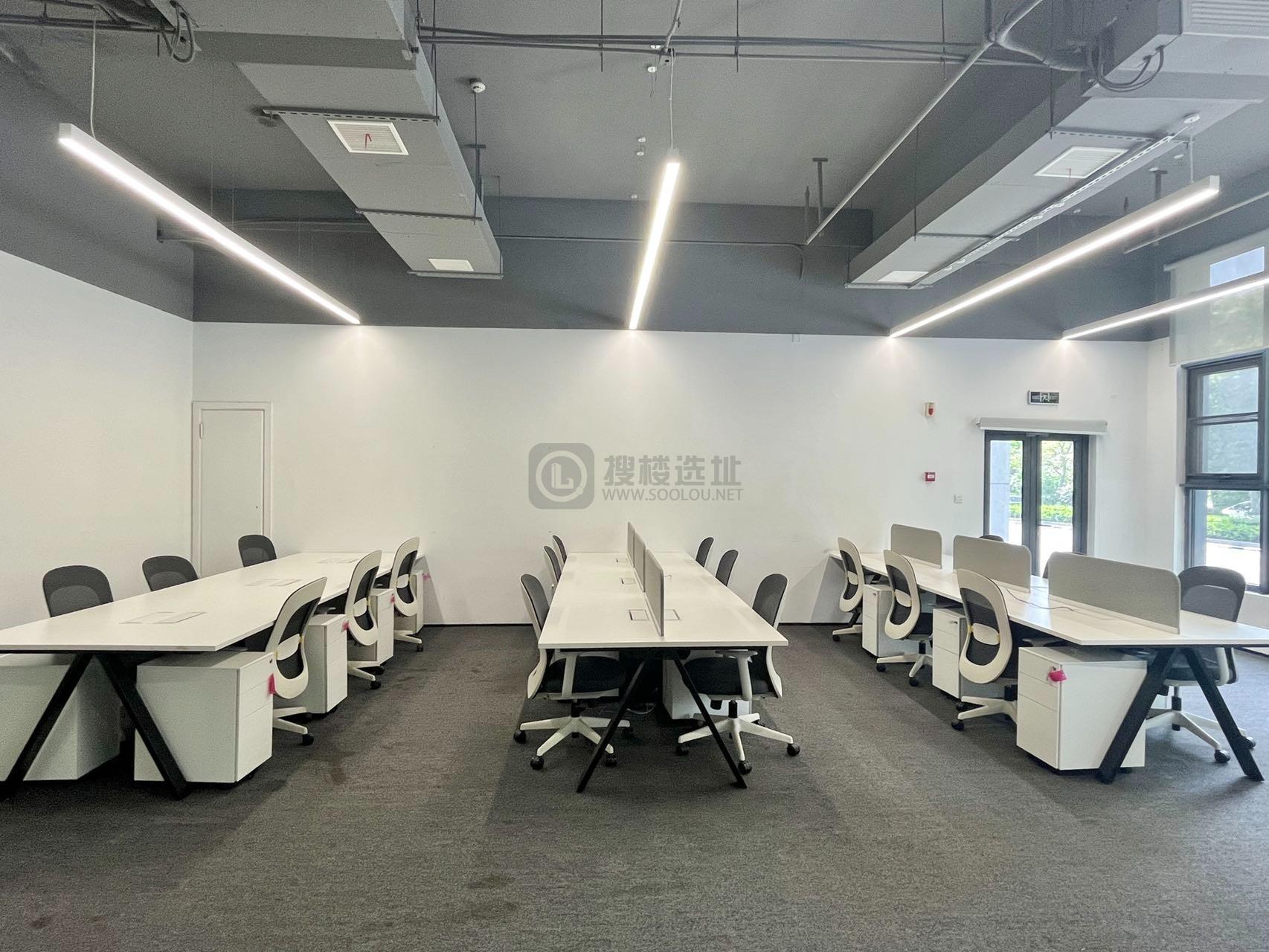 仁恒置地广场面积242平