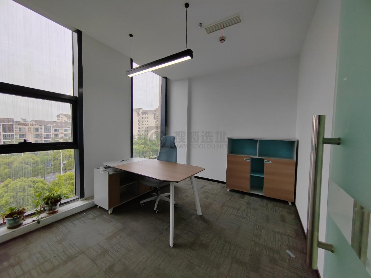  银城INC面积219平