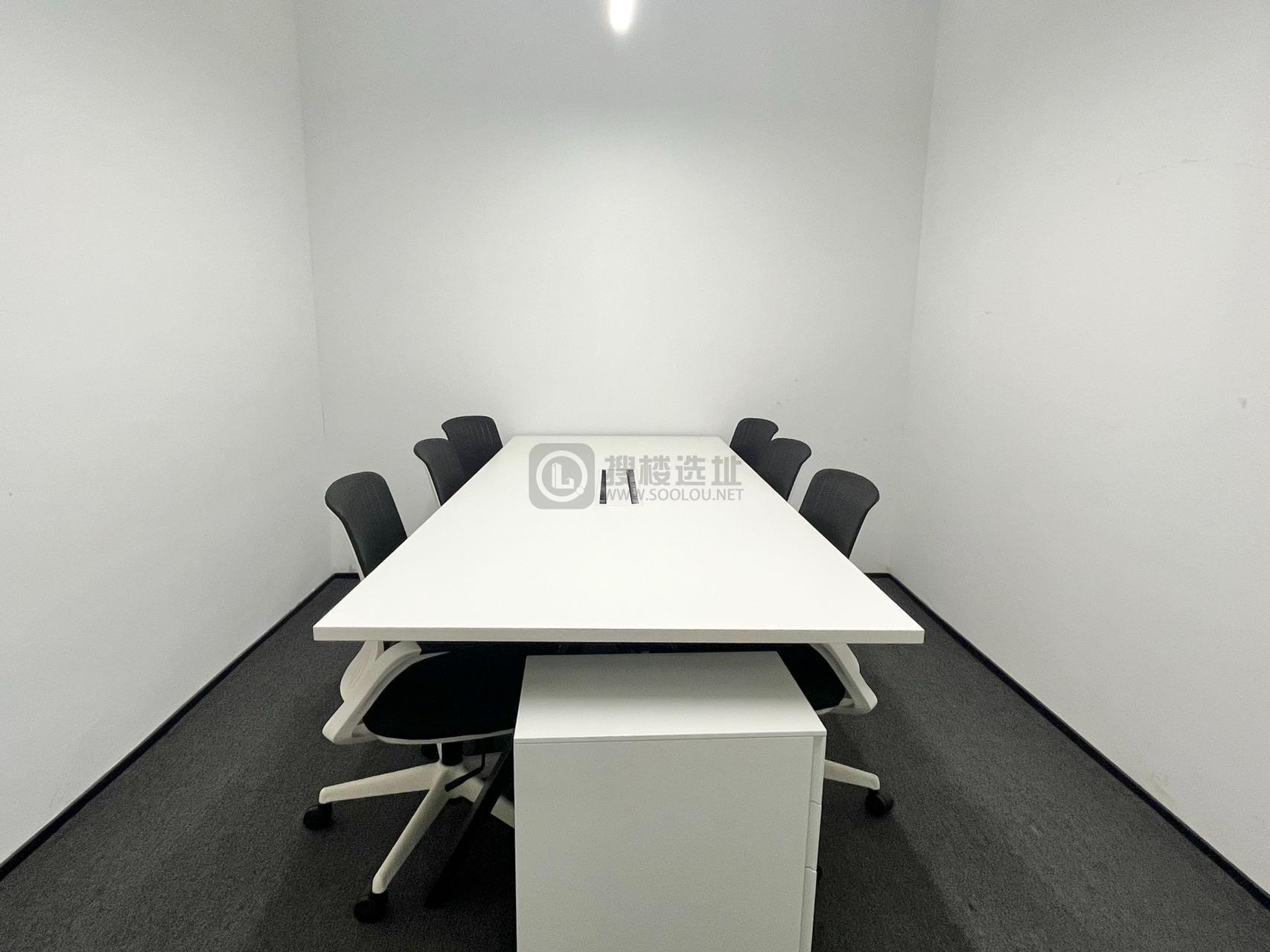 仁恒置地广场面积242平