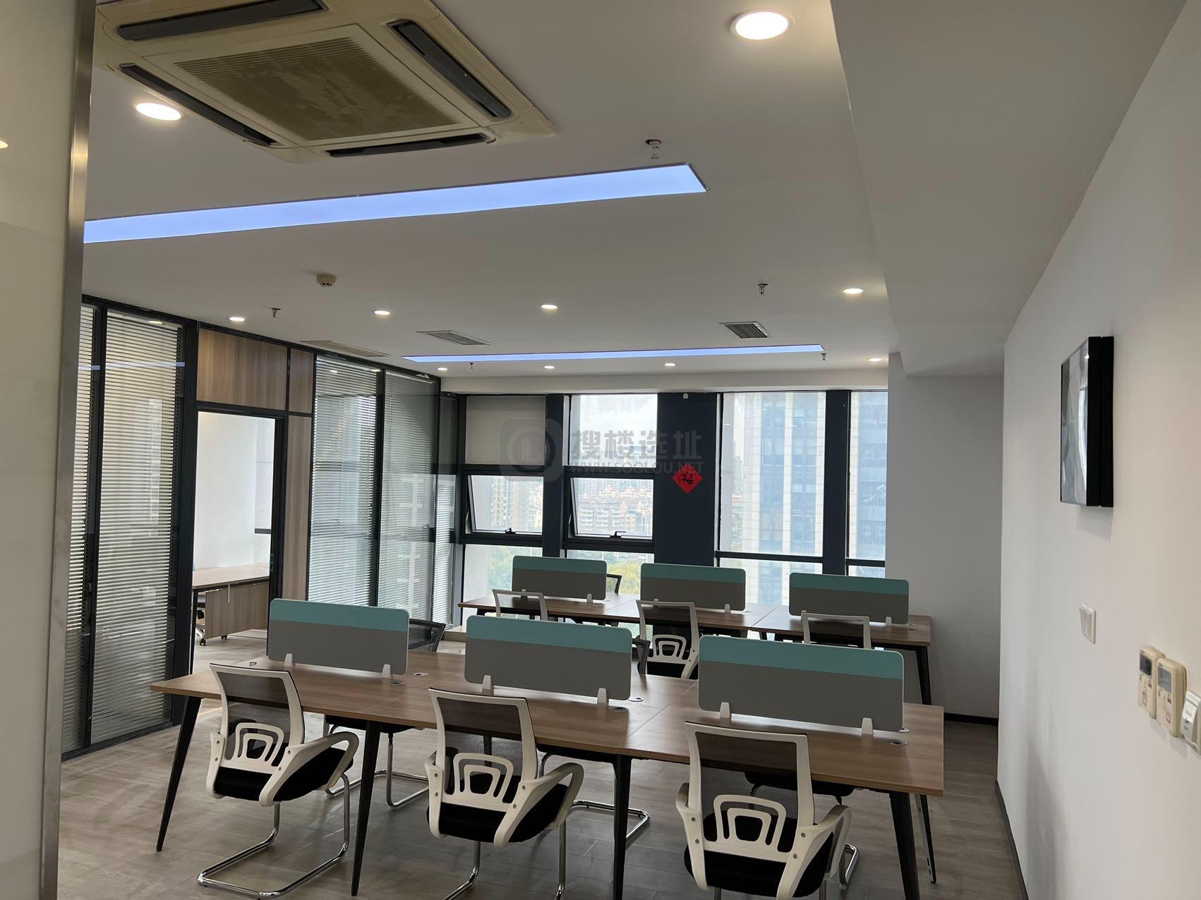 凤凰文化广场面积126平